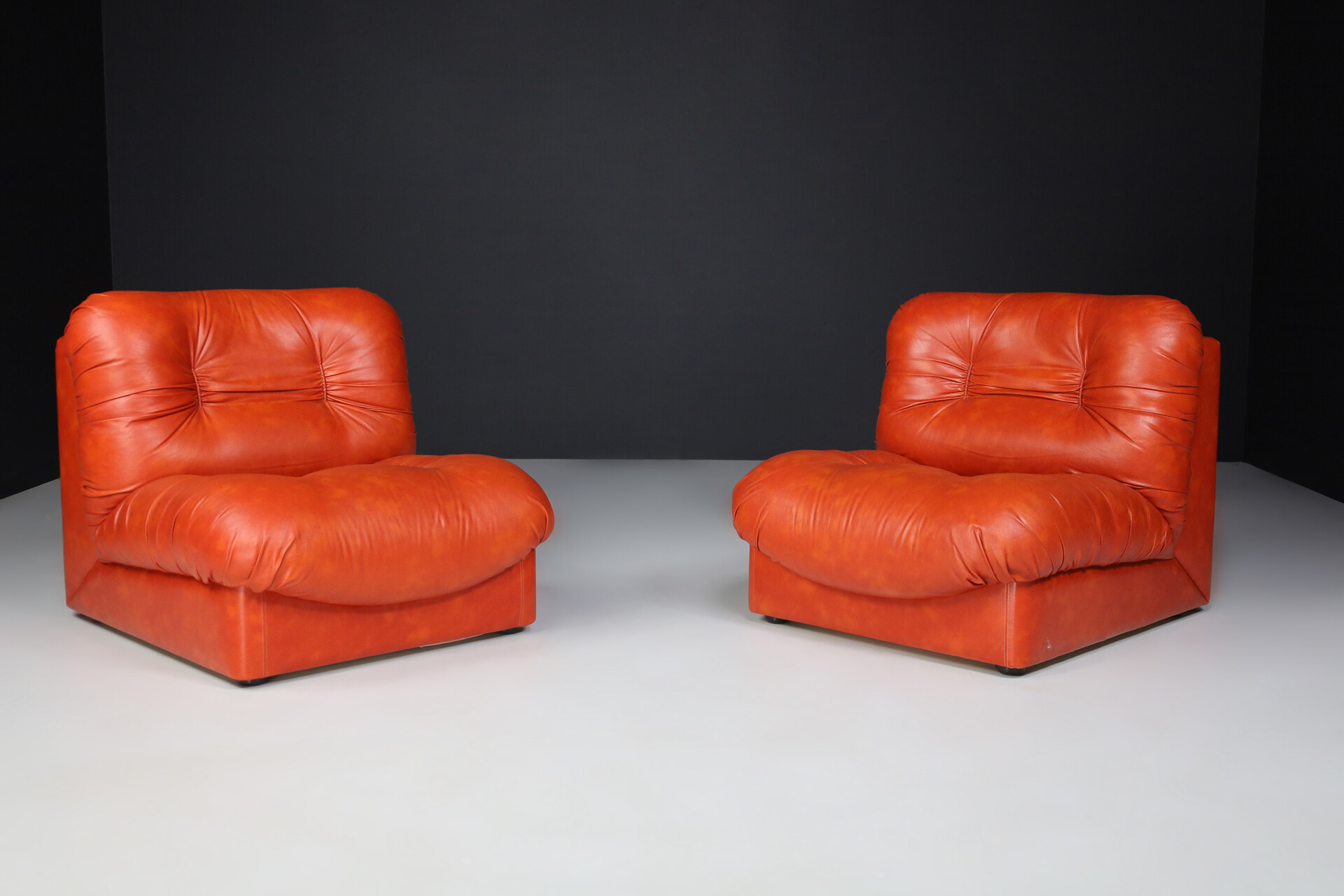 Mid century modern Eather Lounge Chairs, Italy 1960s Mid-20th century