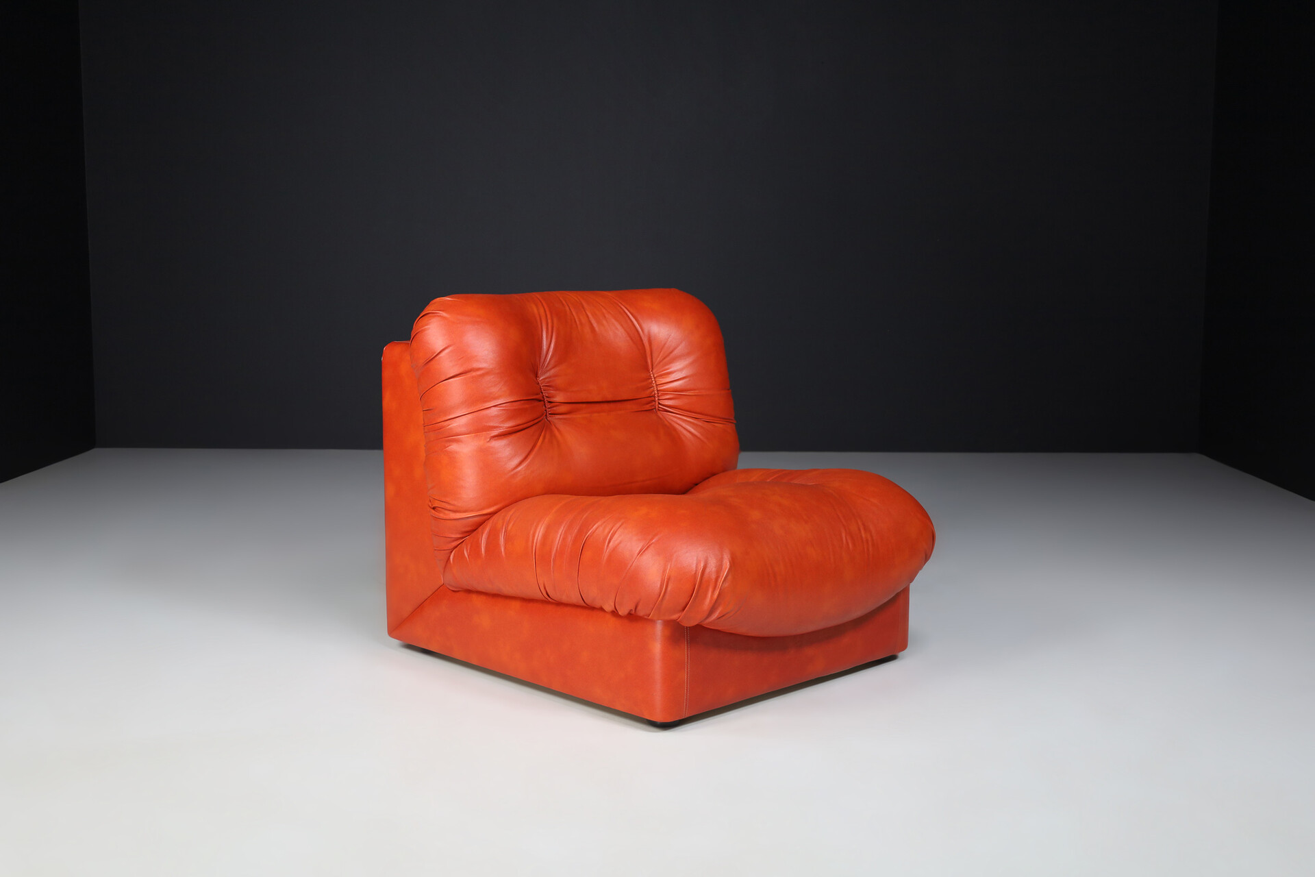 Mid century modern Eather Lounge Chairs, Italy 1960s Mid-20th century