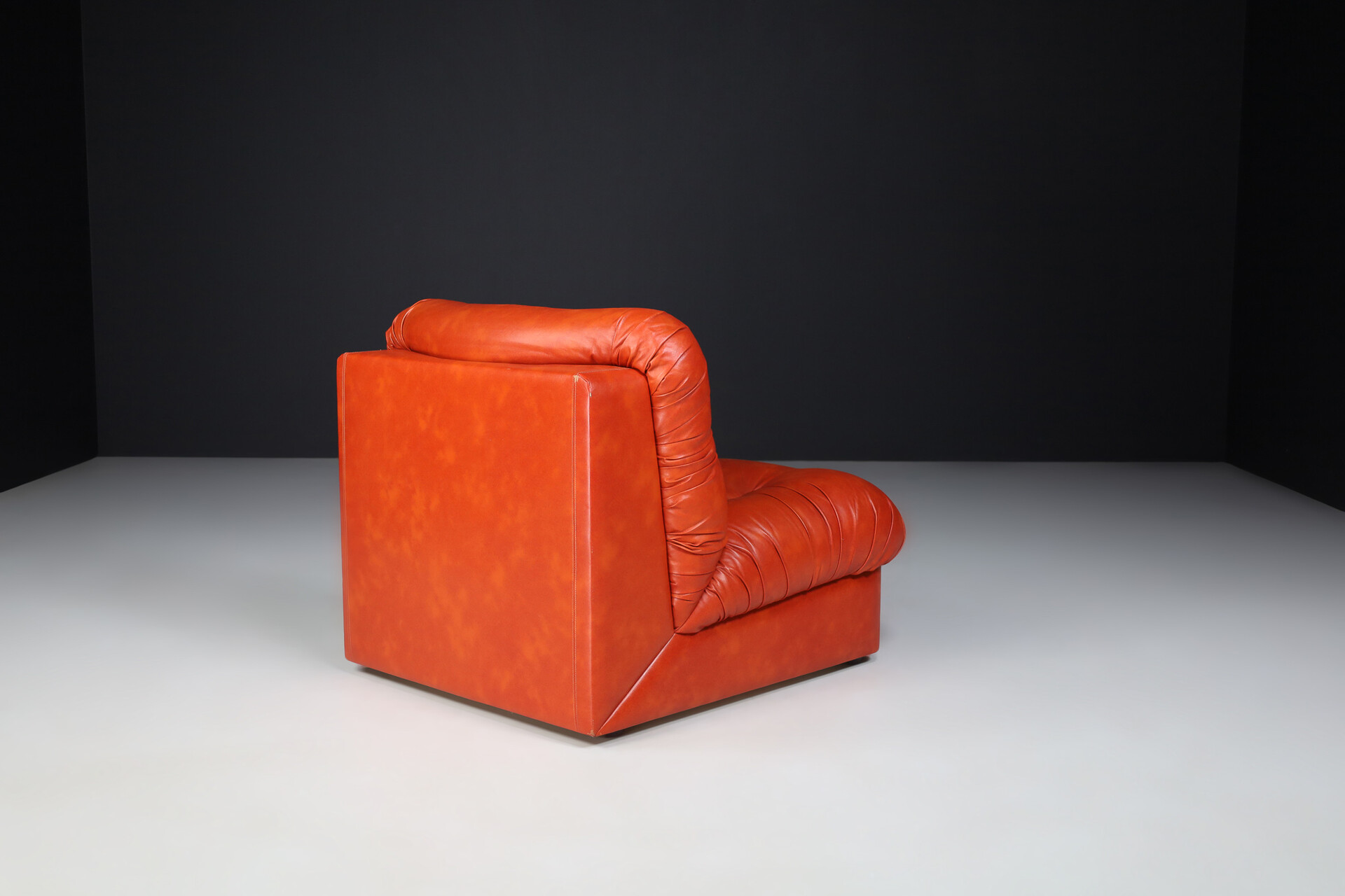 Mid century modern Eather Lounge Chairs, Italy 1960s Mid-20th century