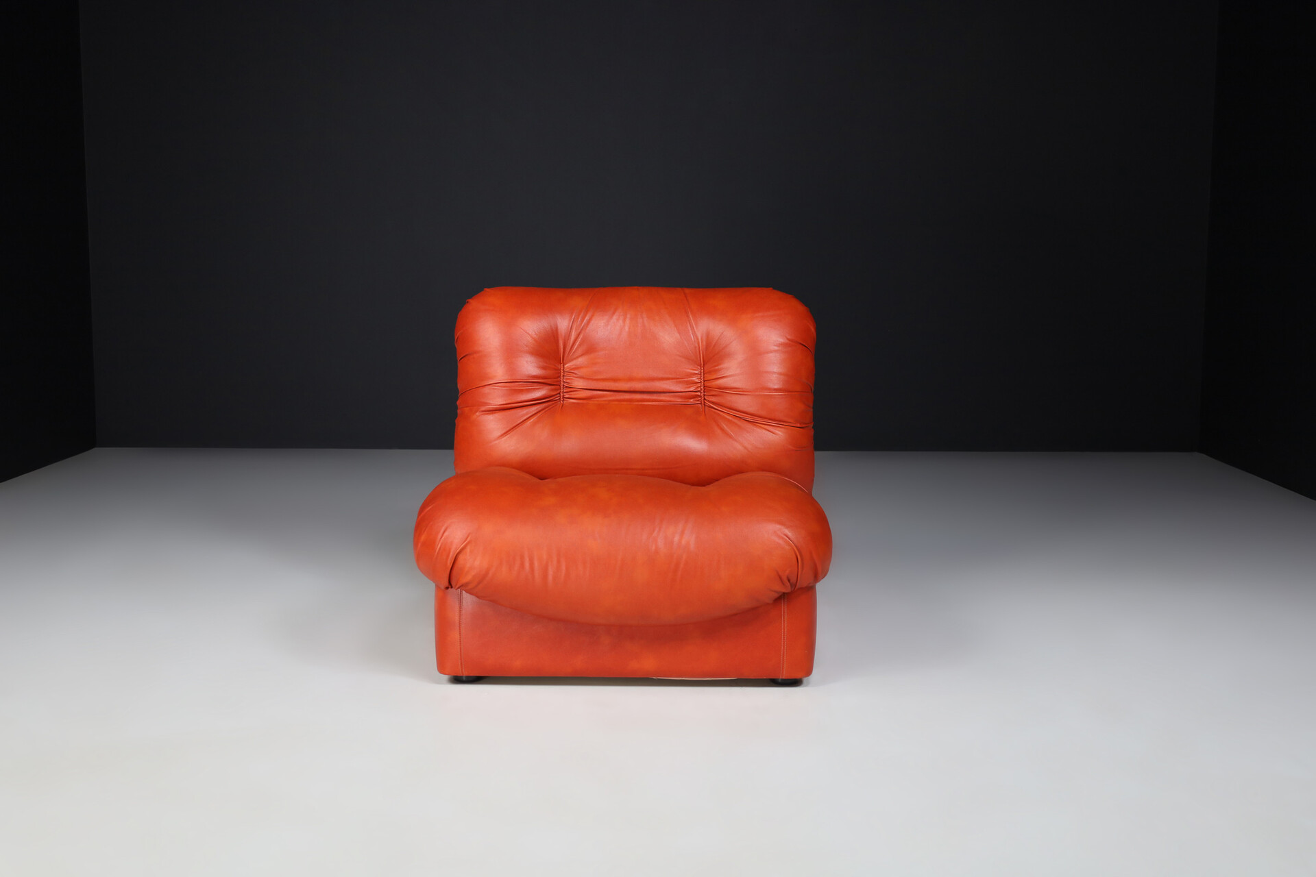 Mid century modern Eather Lounge Chairs, Italy 1960s Mid-20th century