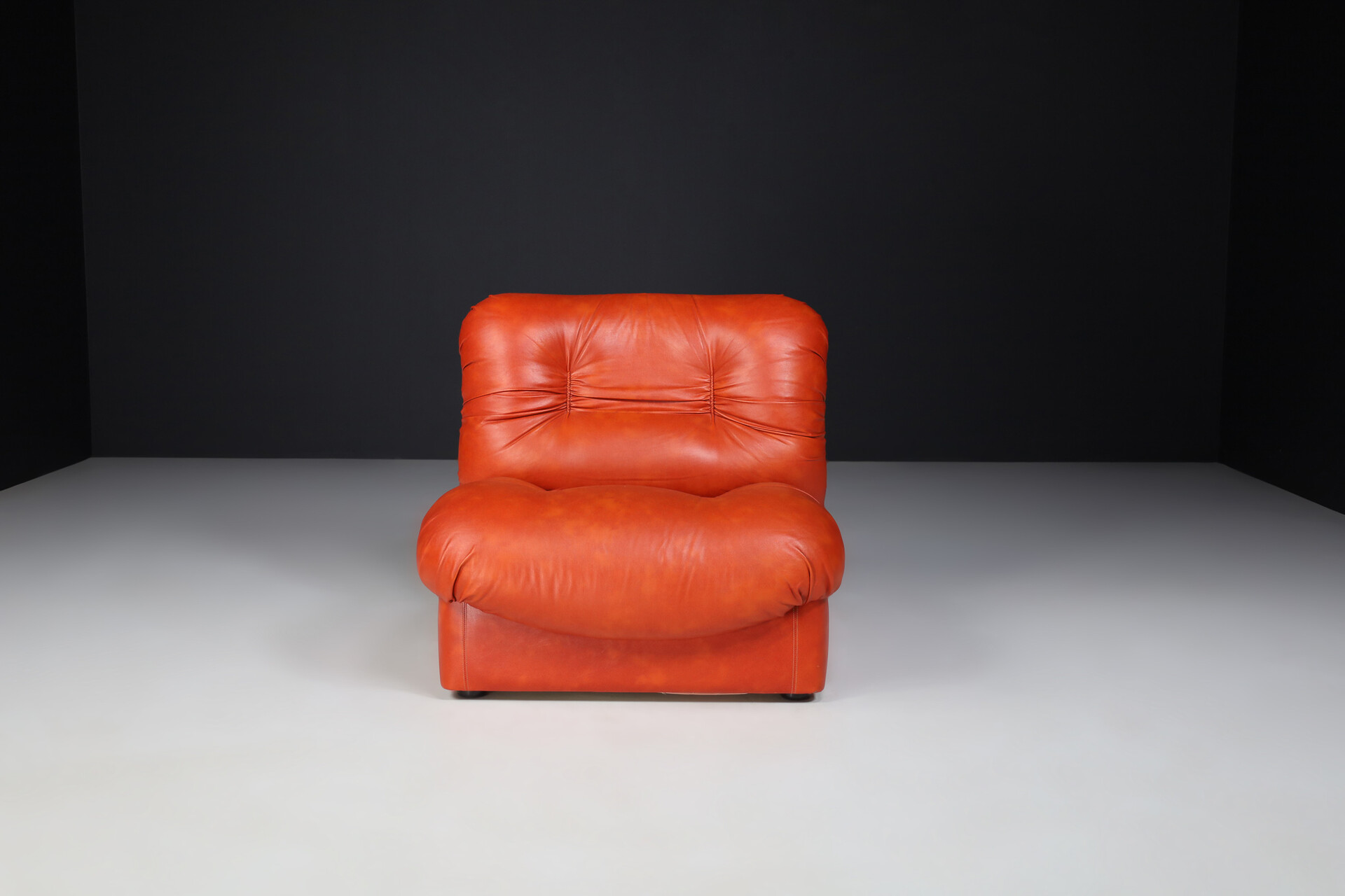 Mid century modern Eather Lounge Chairs, Italy 1960s Mid-20th century