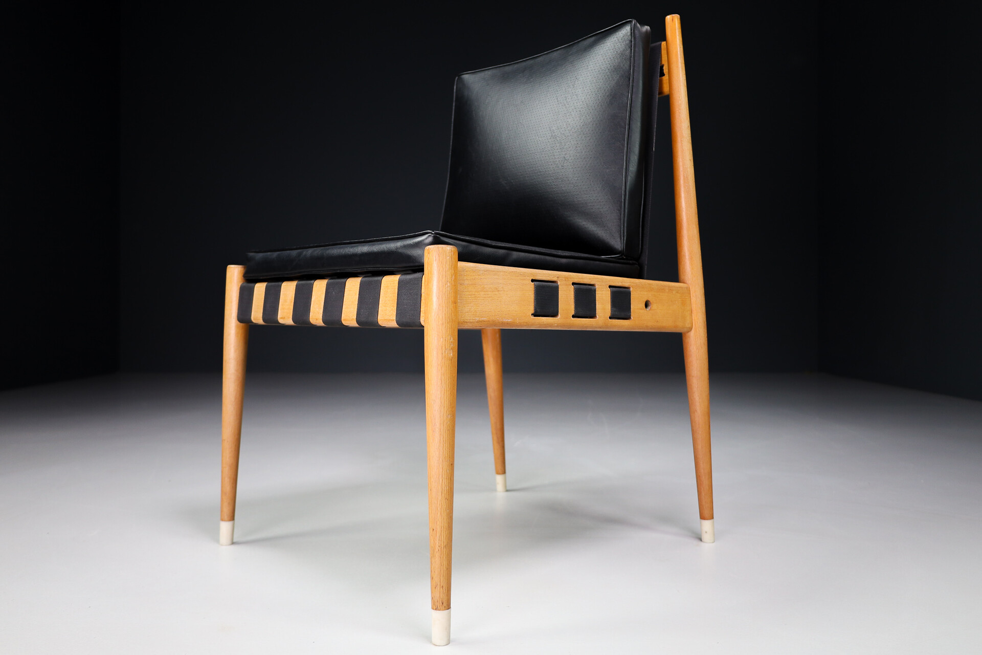 Mid century modern Egon Eiermann SE 121 Chairs in Beechwood, Germany 1960s Mid-20th century