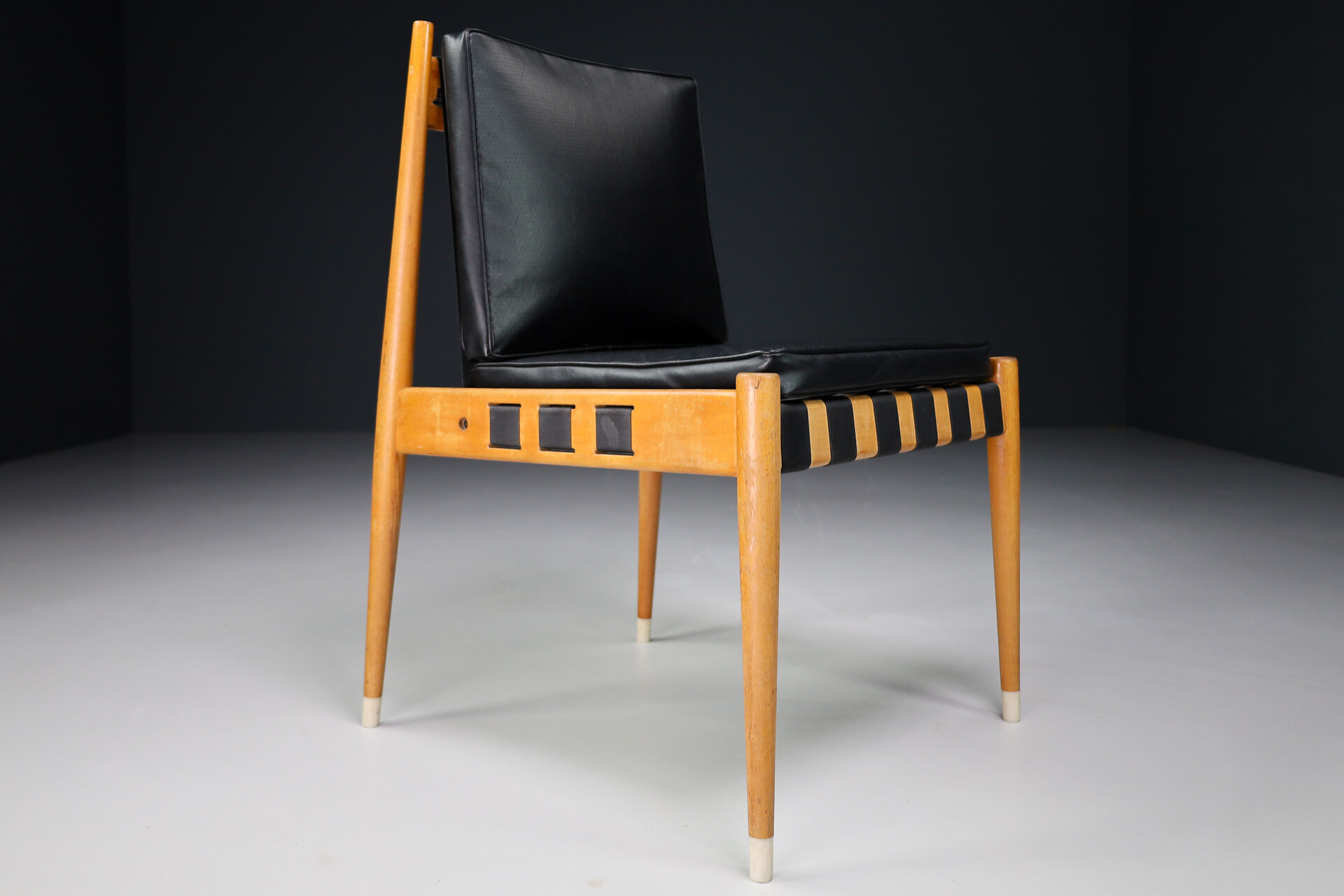 Mid century modern Egon Eiermann SE 121 Chairs in Beechwood, Germany 1960s Mid-20th century