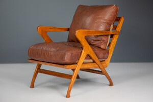 Mid century modern Elegant Lounge chair in oak and leather , Italy 1950s Mid-20th century