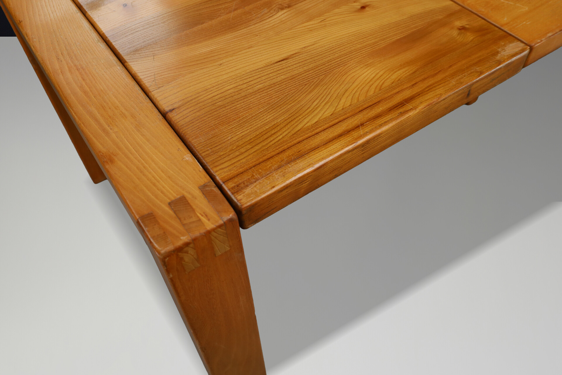Mid century modern Elm Maison Regain dining room table 150-250 cm, France 1970s Late-20th century