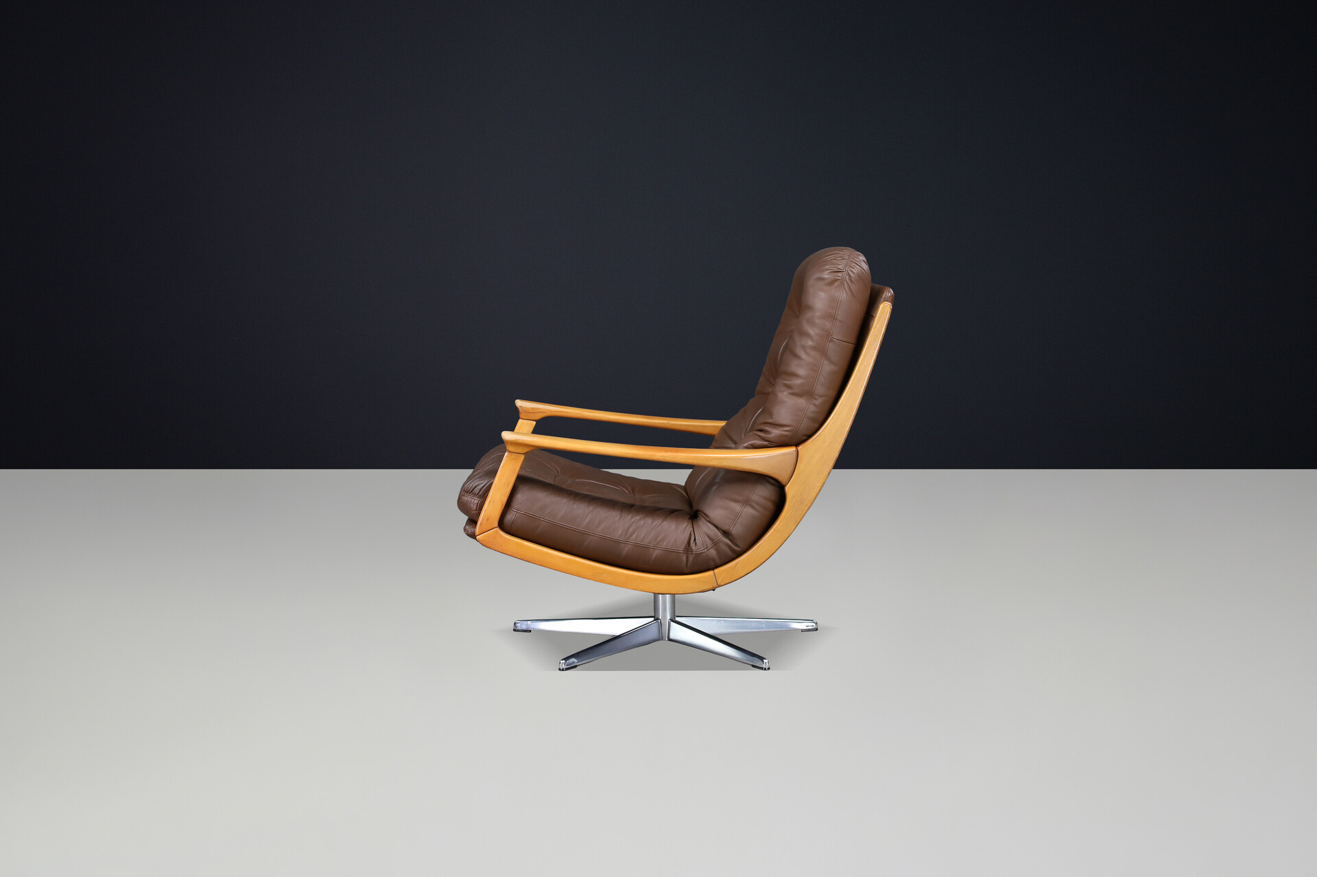 Mid century modern Eugen Schmidt swivel chair in Brown leather, Germany 1970s Late-20th century