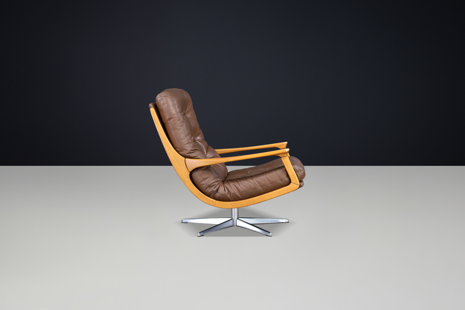 Mid century modern Eugen Schmidt swivel chair in Brown leather, Germany 1970s Late-20th century