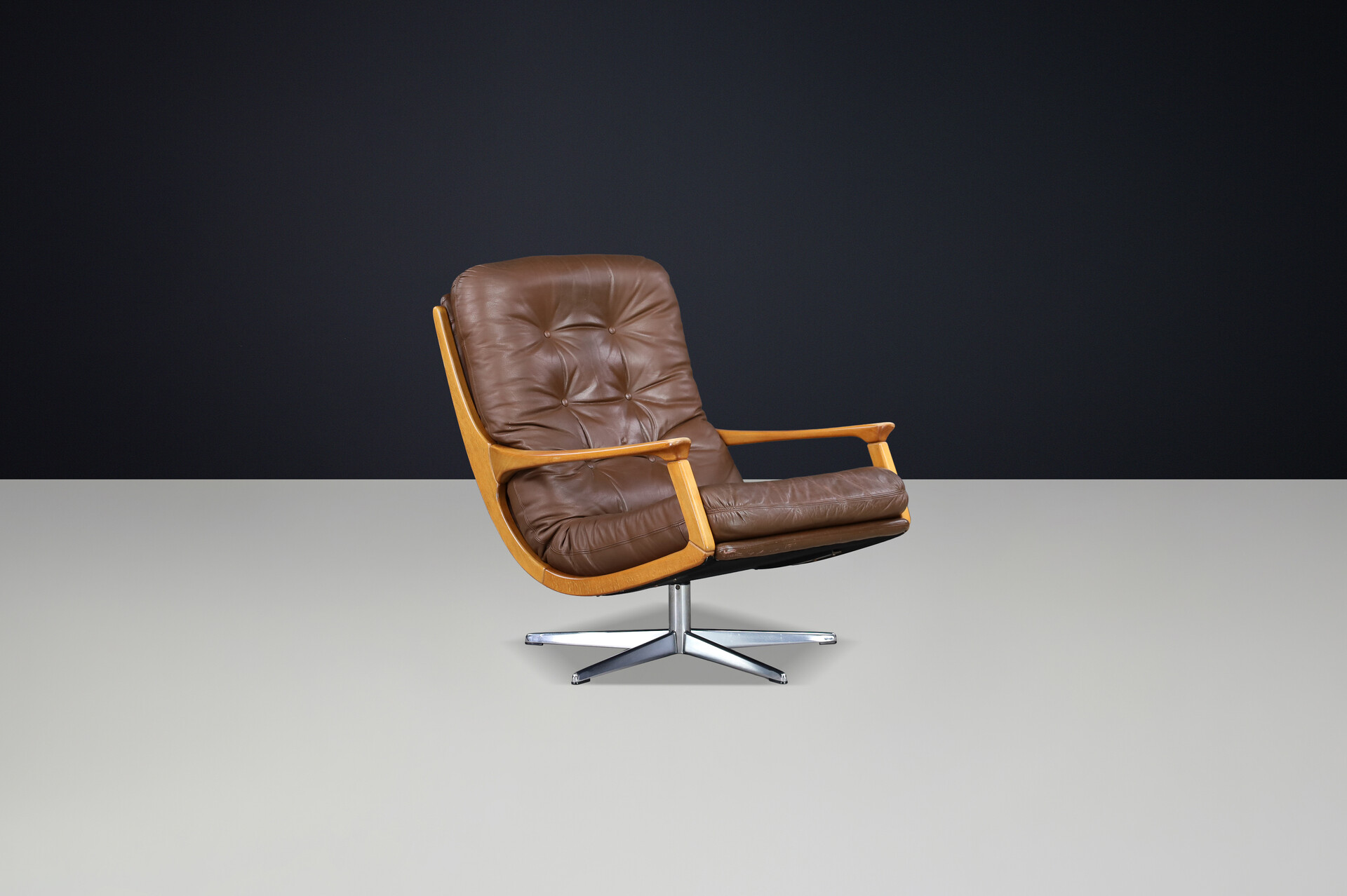 Mid century modern Eugen Schmidt swivel chair in Brown leather, Germany 1970s Late-20th century