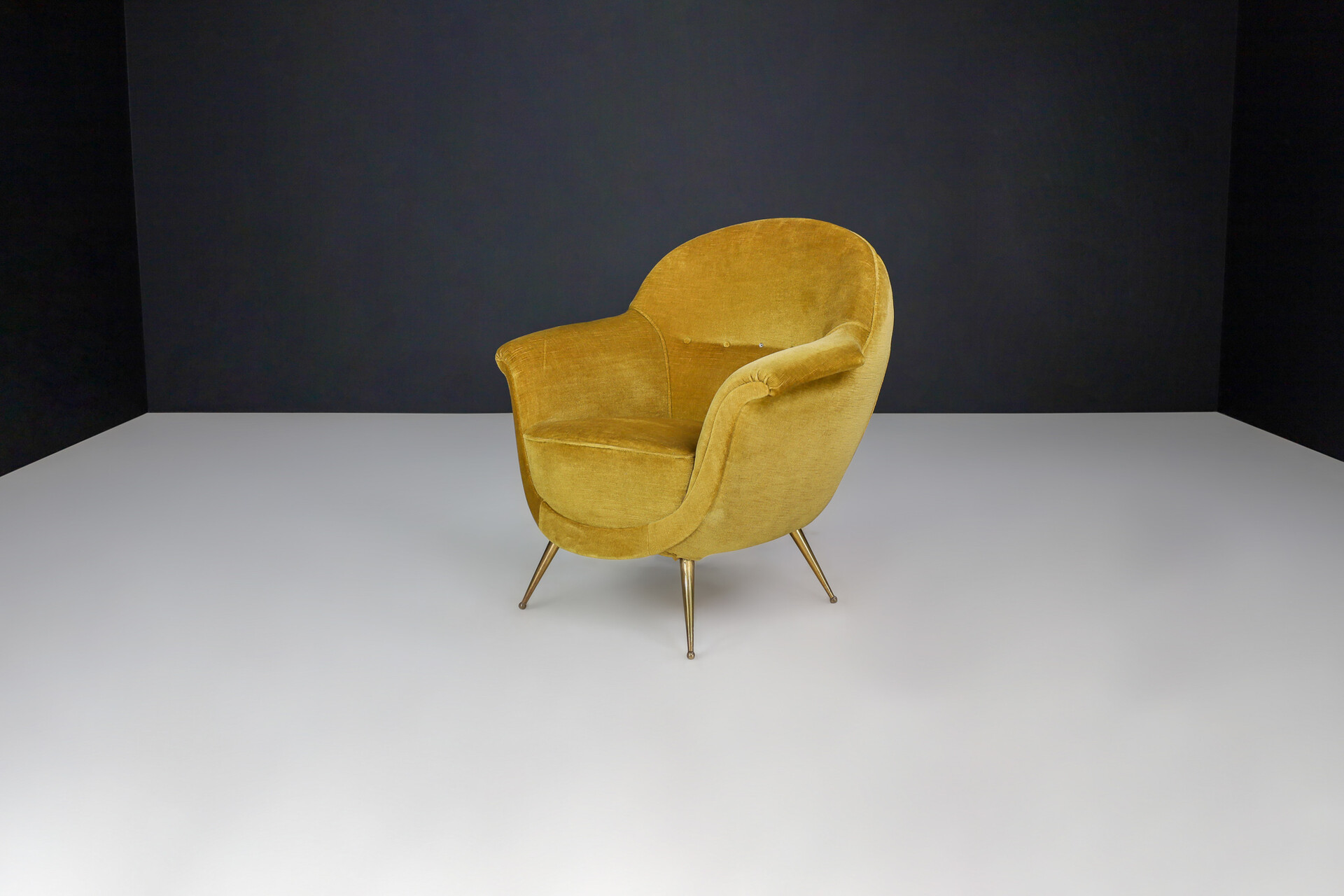 Mid century modern Federico Munari Armchairs in Velvet and Brass, Italy, the 1950s Mid-20th century