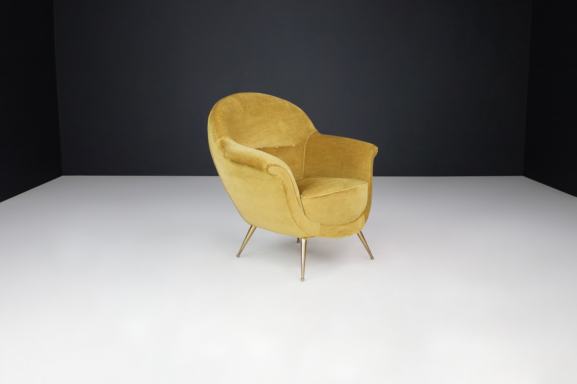 Mid century modern Federico Munari Armchairs in Velvet and Brass, Italy, the 1950s Mid-20th century