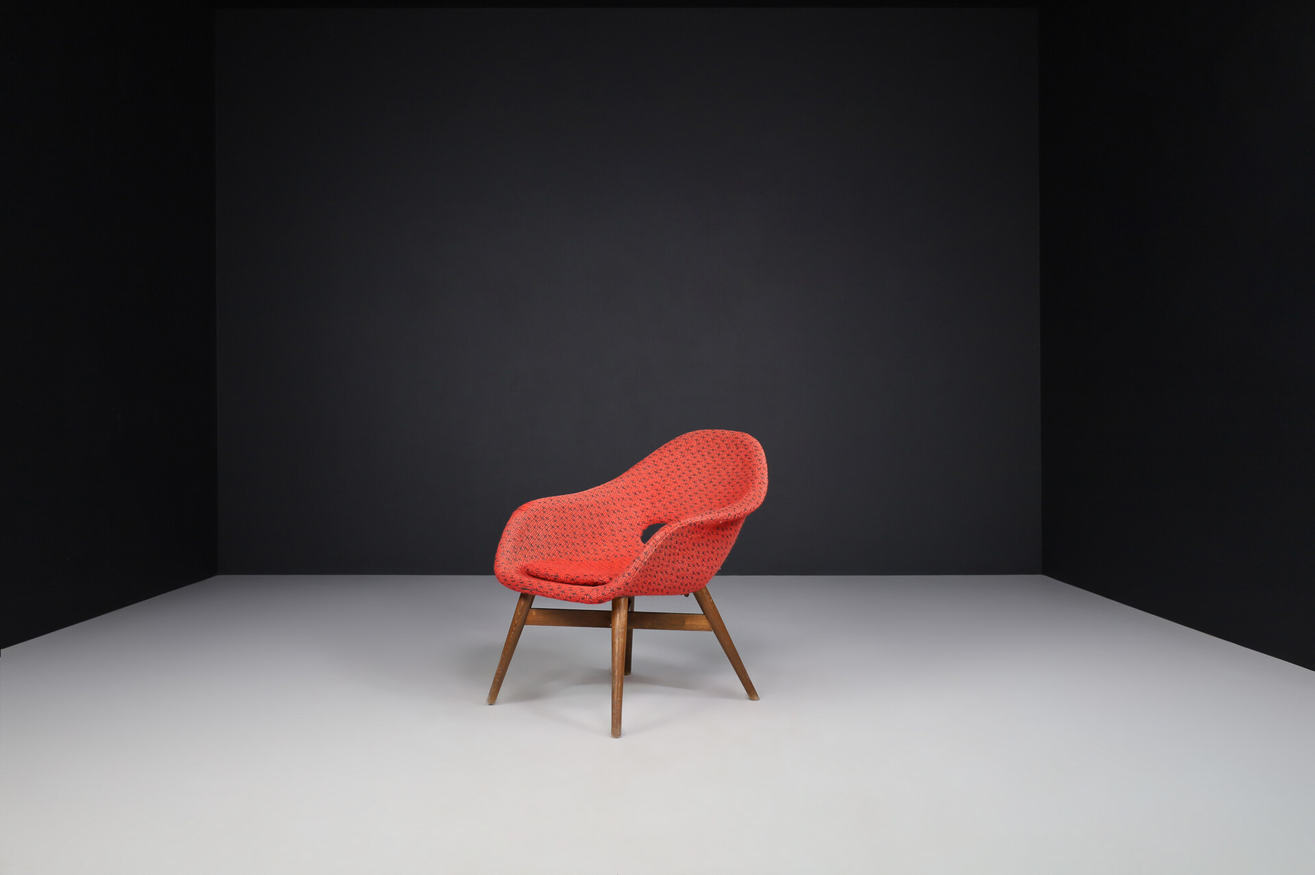 Mid century modern Fiberglass Easy Chair by Miroslav Navratil for Vertex in original fabric , circa 1960 Mid-20th century