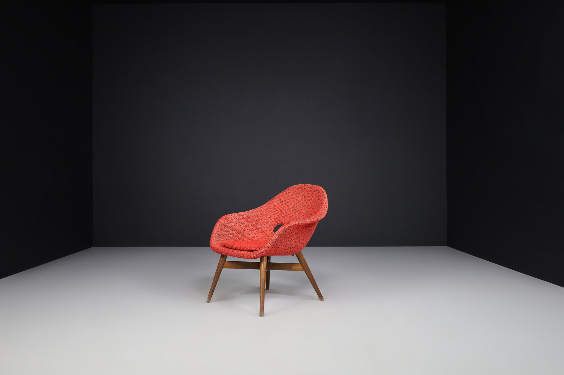 Mid century modern Fiberglass Easy Chair by Miroslav Navratil for Vertex in original fabric , circa 1960 Mid-20th century