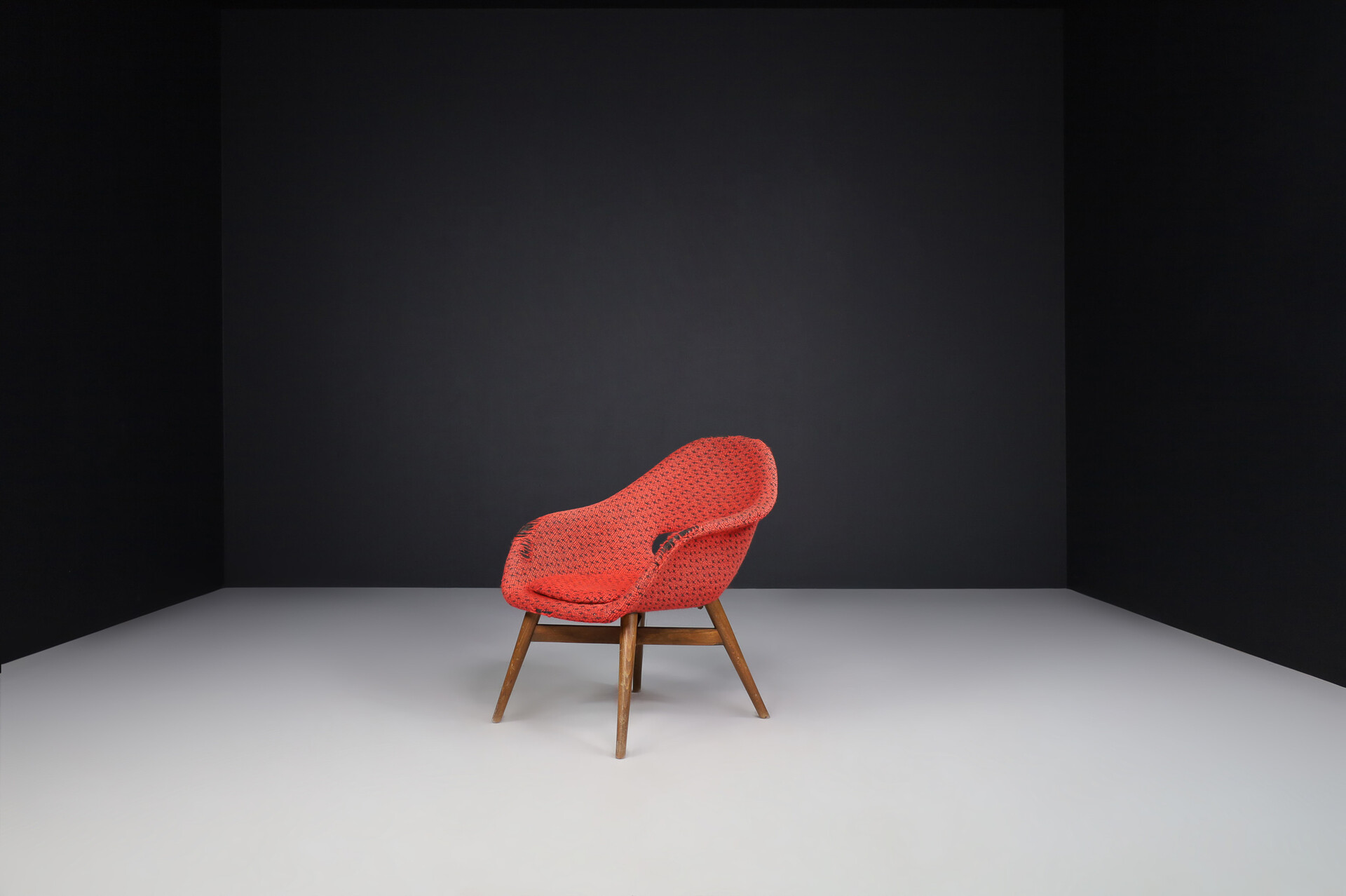 Mid century modern Fiberglass Easy Chair by Miroslav Navratil for Vertex in original fabric , circa 1960 Mid-20th century