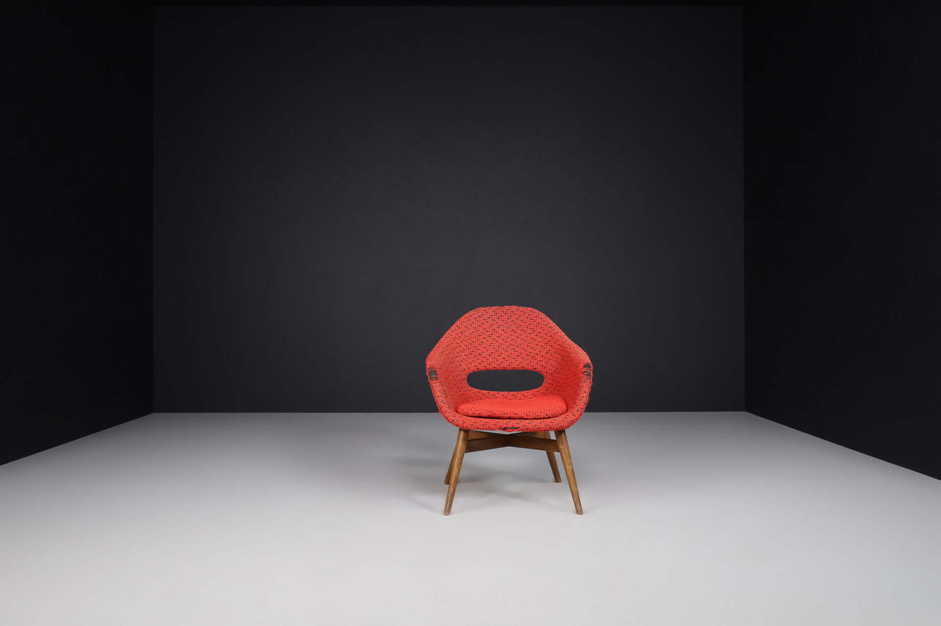 Mid century modern Fiberglass Easy Chair by Miroslav Navratil for Vertex in original fabric , circa 1960 Mid-20th century