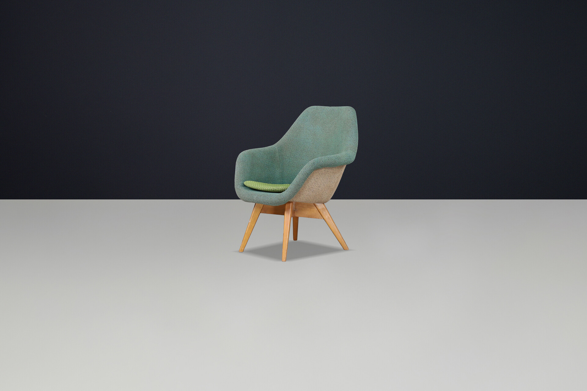 Mid century modern Fiberglass Lounge Chair by Miroslav Navrátil for Vertex in original fabric . Mid-20th century