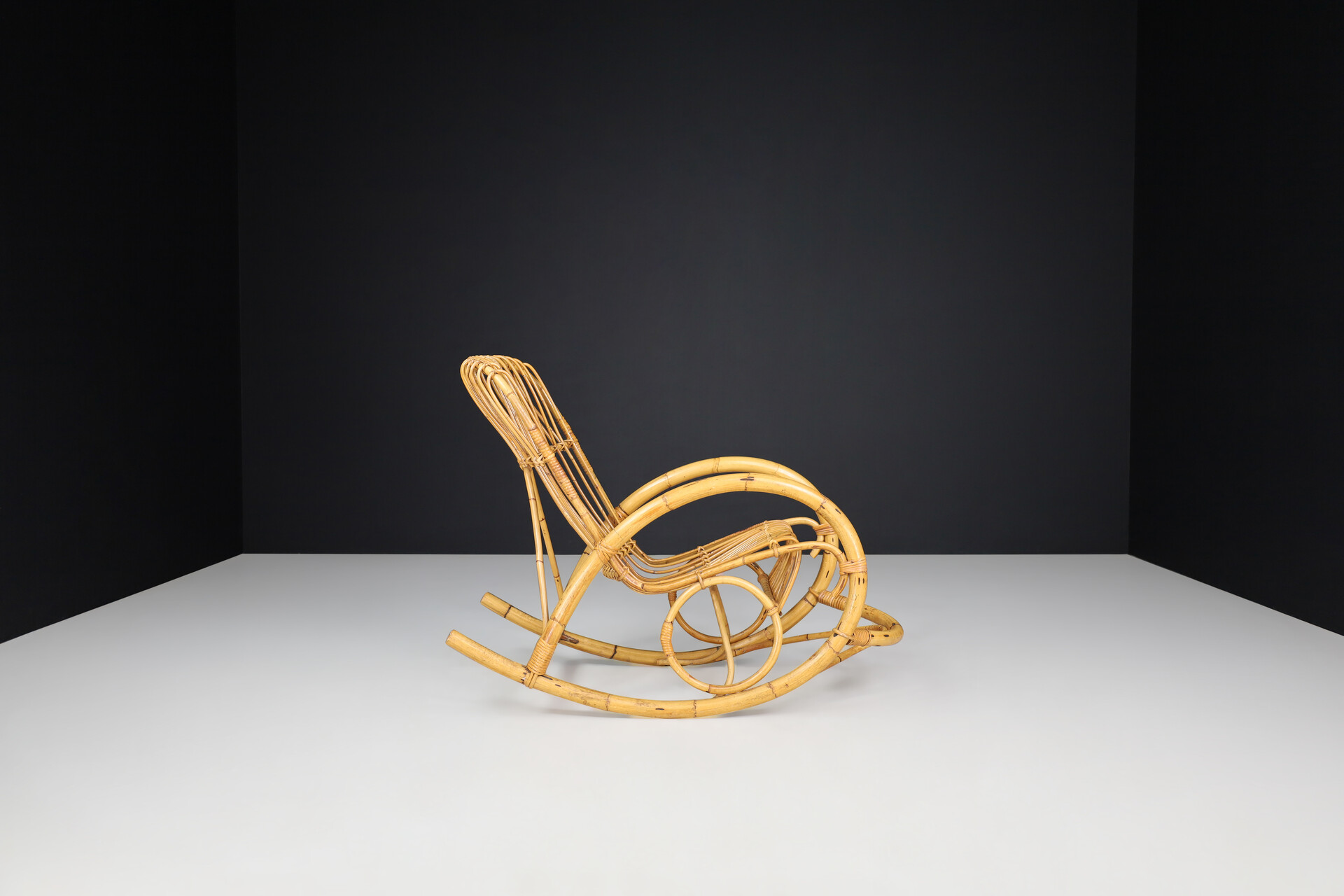 Mid century modern Franco Albini Style Wicker Bamboo Rocking Chair Italy 1960s Mid-20th century