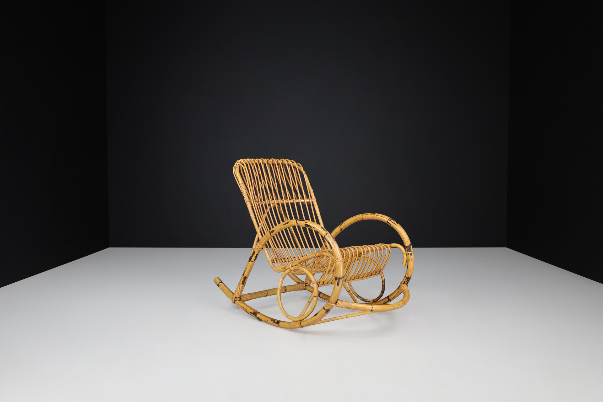 Mid century modern Franco Albini Style Wicker Bamboo Rocking Chair Italy 1960s Mid-20th century