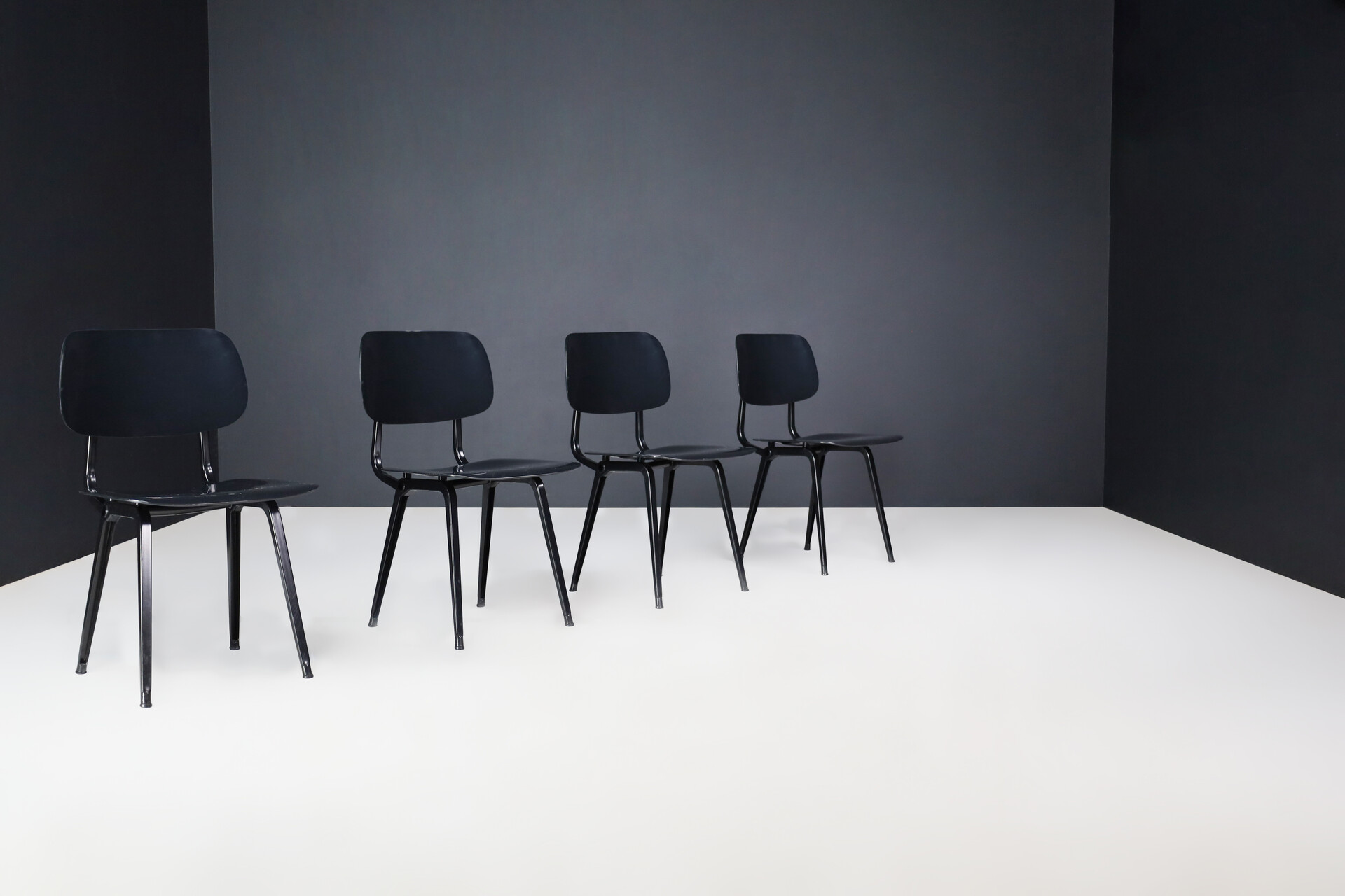 Mid century modern Friso Kramer Revolt Dining Room Chairs Chairs Set/8 The Netherlands 1953 Mid-20th century