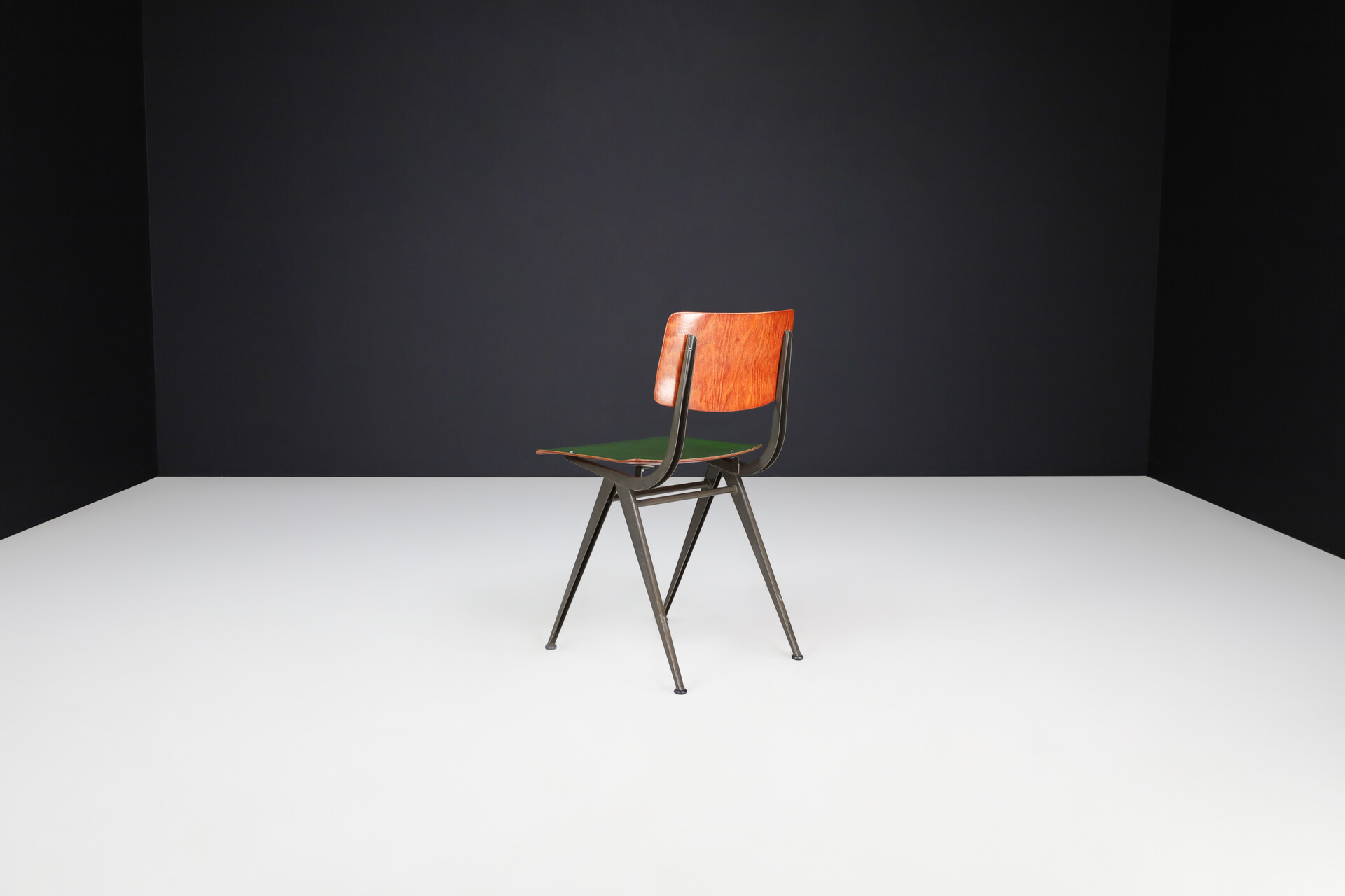 Mid century modern Friso Kramer Style Chairs, The Netherlands 1960s Mid-20th century