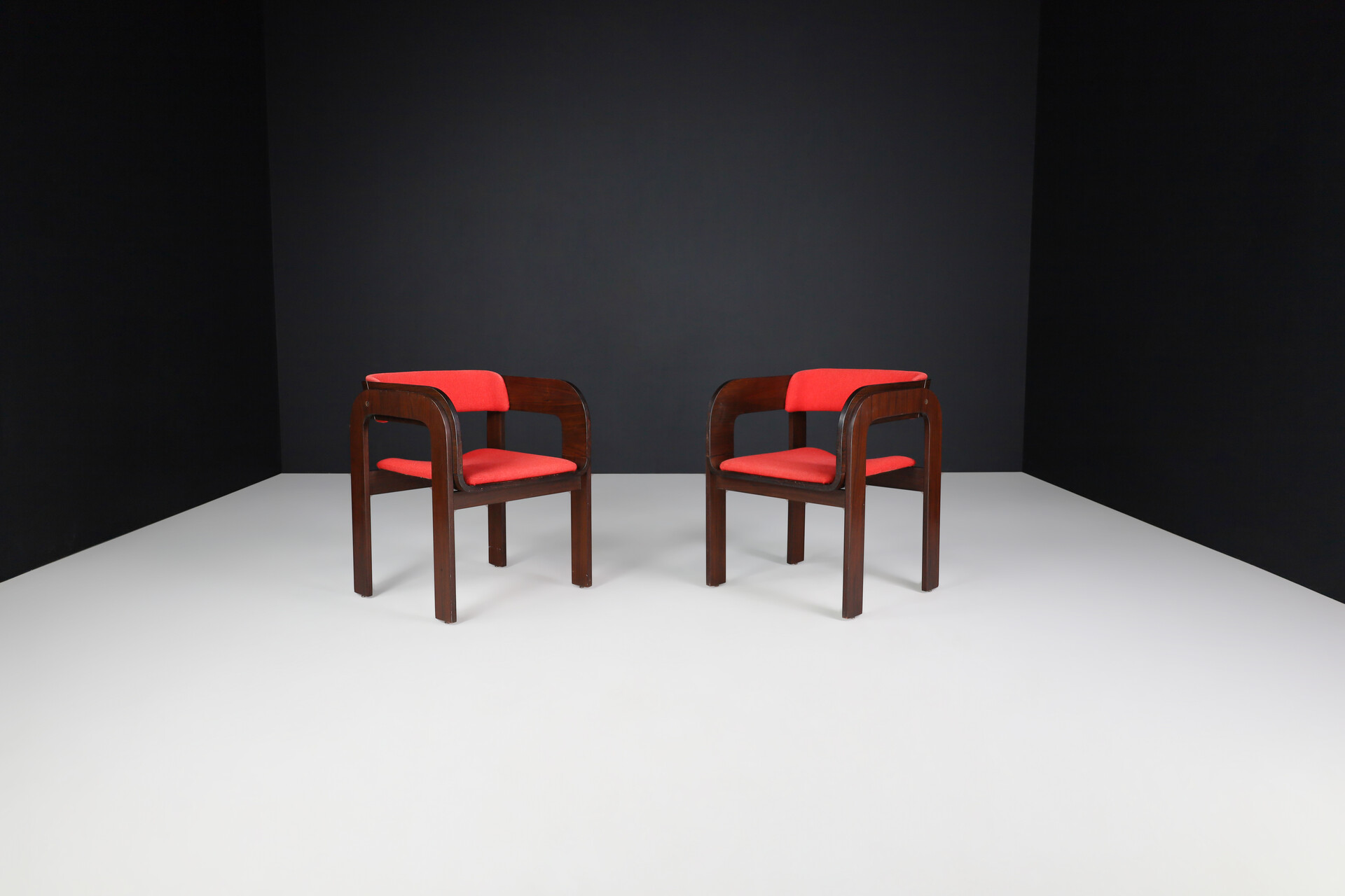 Mid century modern Gae Aulenti Armchairs in walnut and red upholstery , italy 1960s Mid-20th century