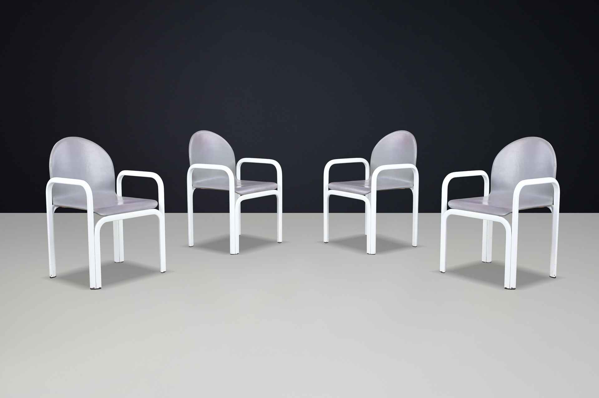 Mid century modern Gae Aulenti for Knoll International Armchairs in leather, 1970s Late-20th century