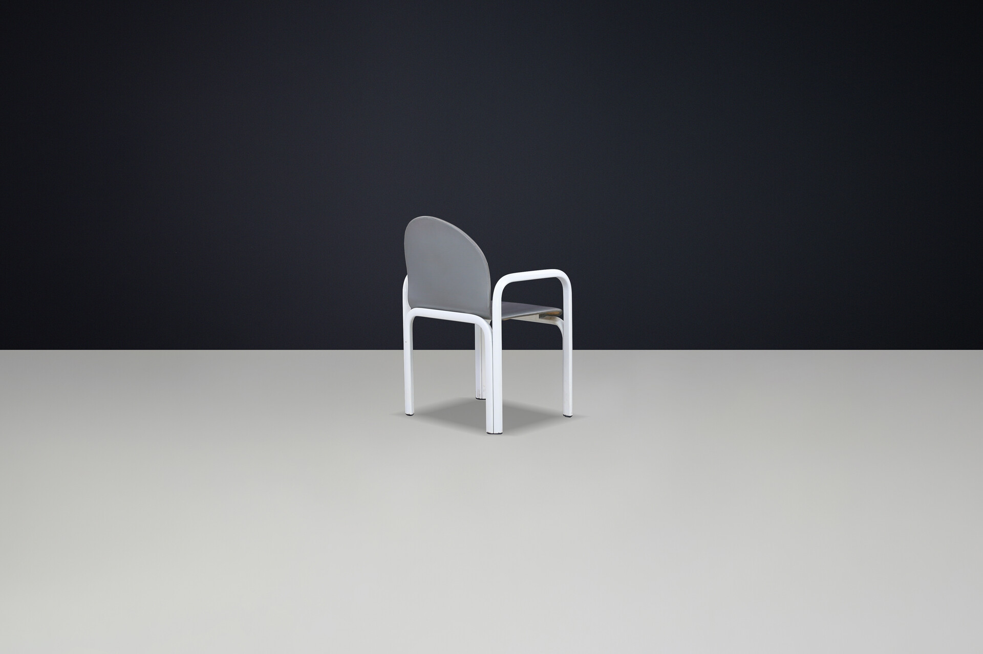 Mid century modern Gae Aulenti for Knoll International Armchairs in leather, 1970s Late-20th century