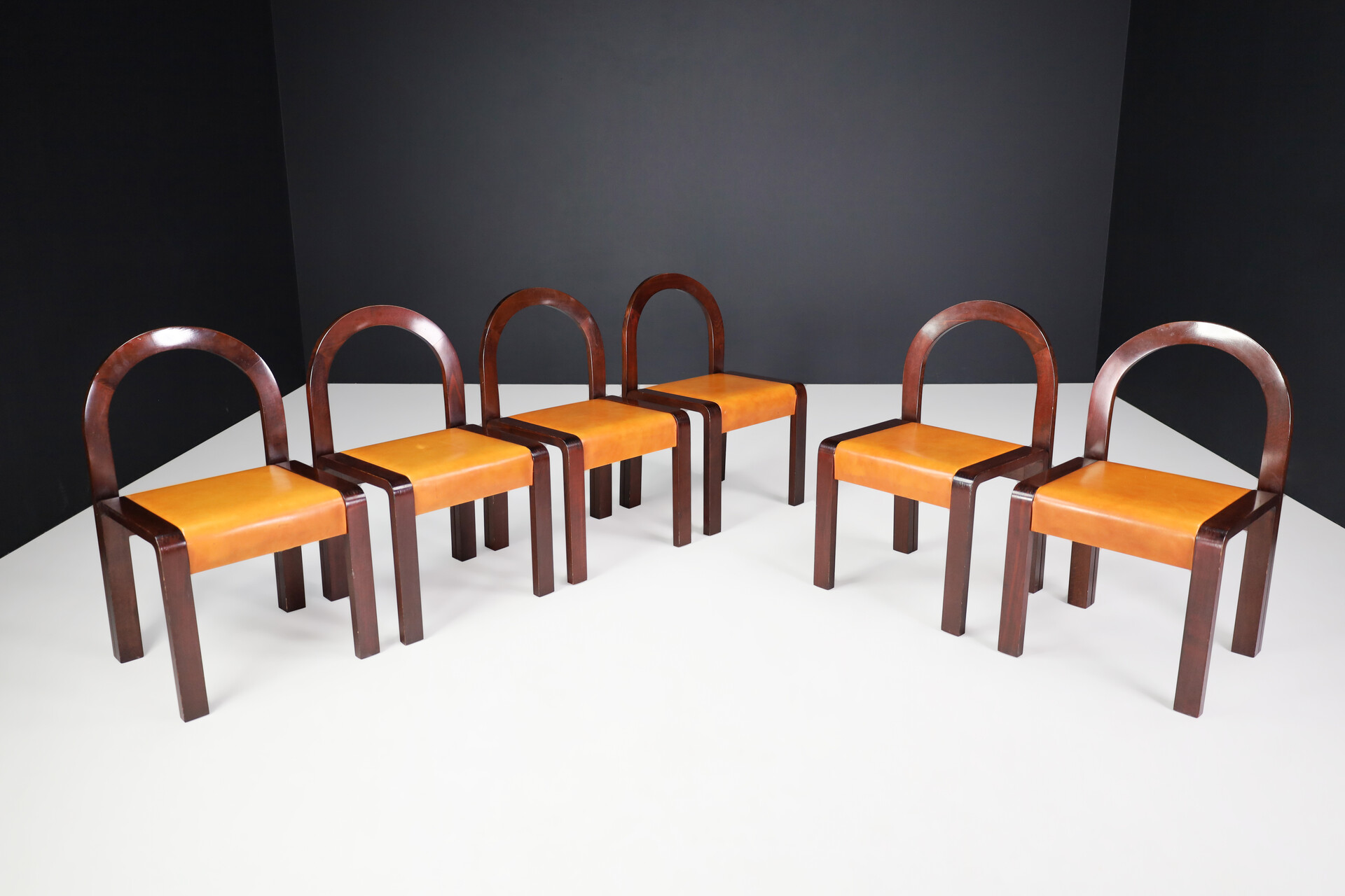 Mid century modern Gae Aulenti leather and wanut dining chairs, Italy 1960s Mid-20th century