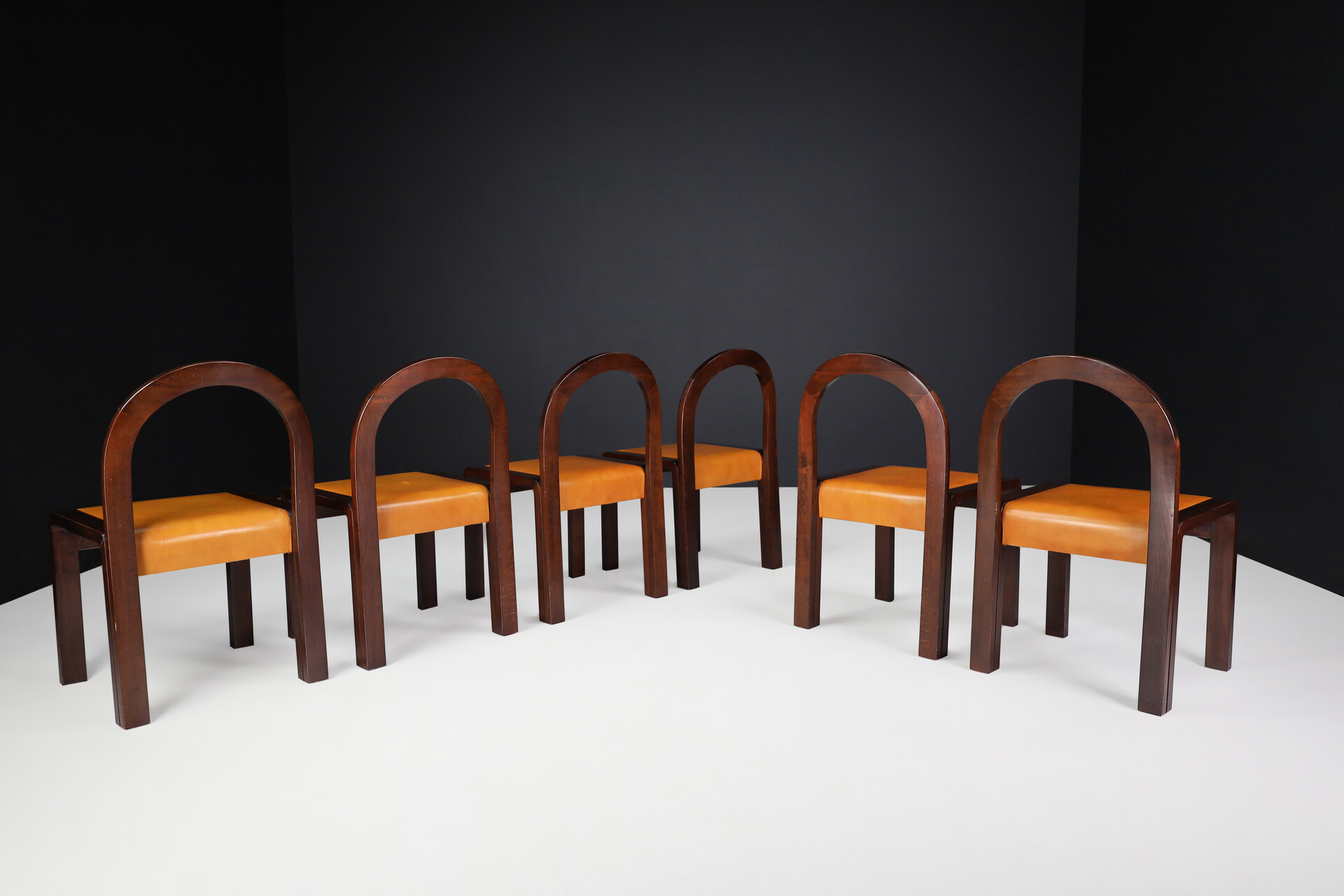 Mid century modern Gae Aulenti leather and wanut dining chairs, Italy 1960s Mid-20th century