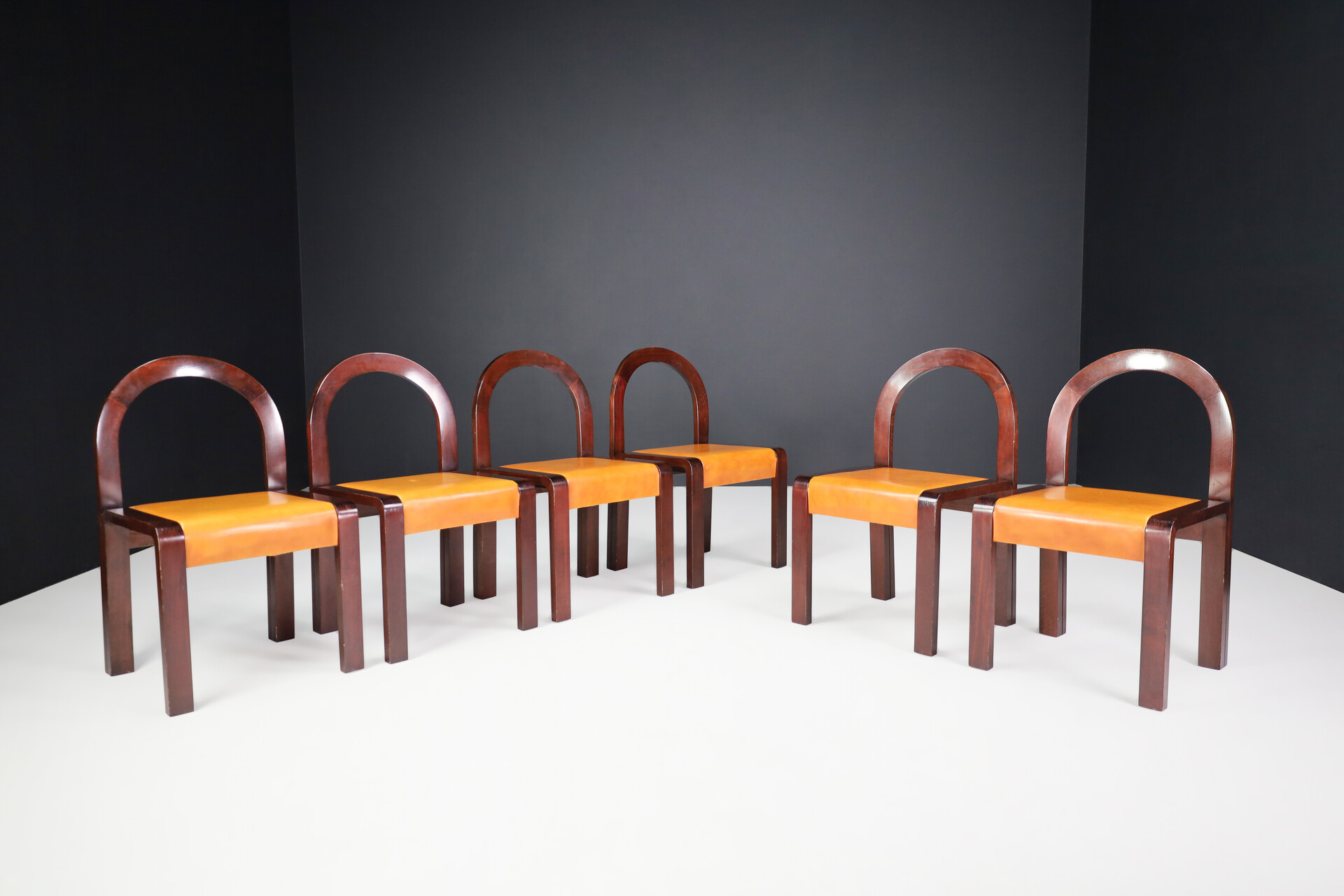 Mid century modern Gae Aulenti leather and wanut dining chairs, Italy 1960s Mid-20th century
