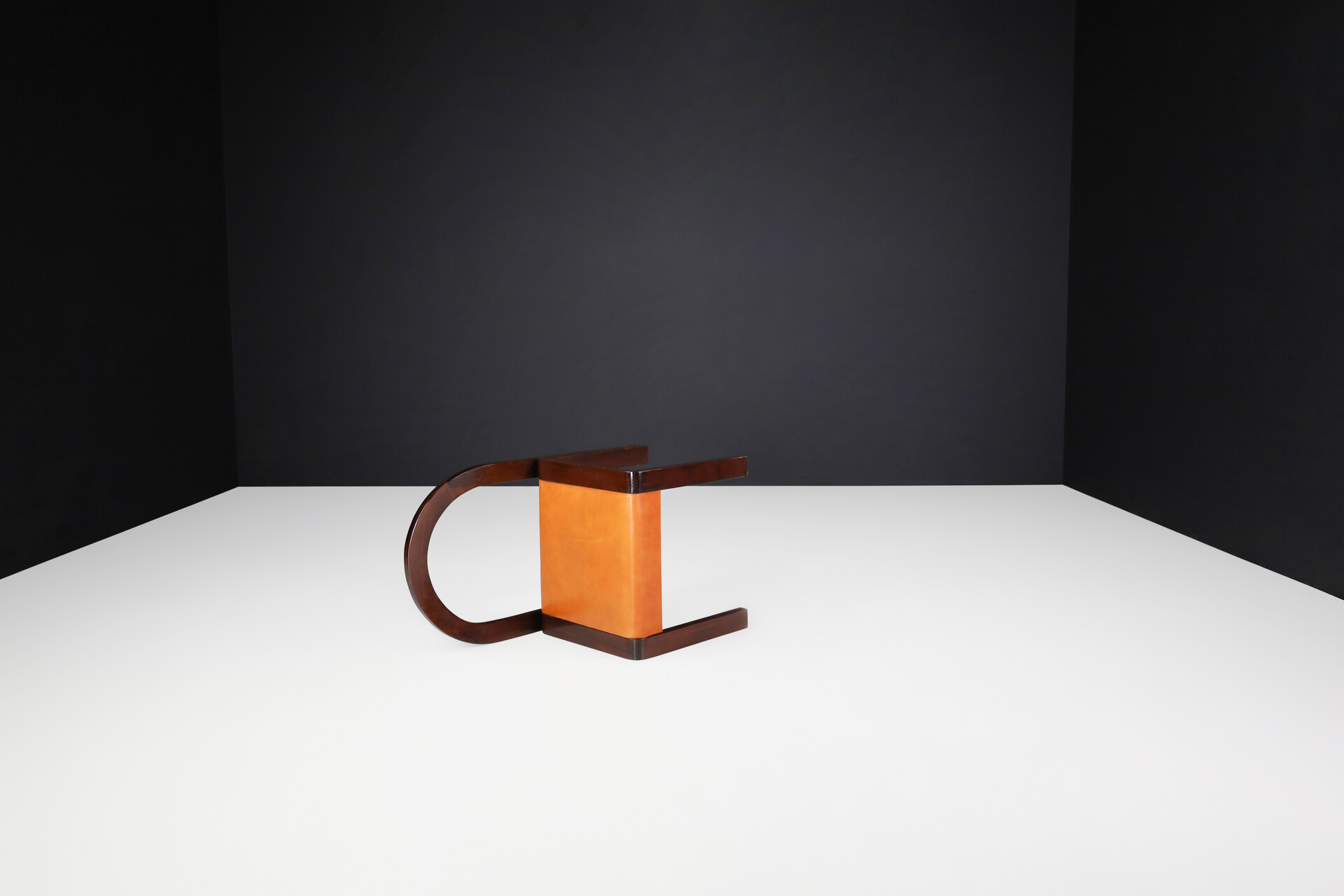 Mid century modern Gae Aulenti leather and wanut dining chairs, Italy 1960s Mid-20th century