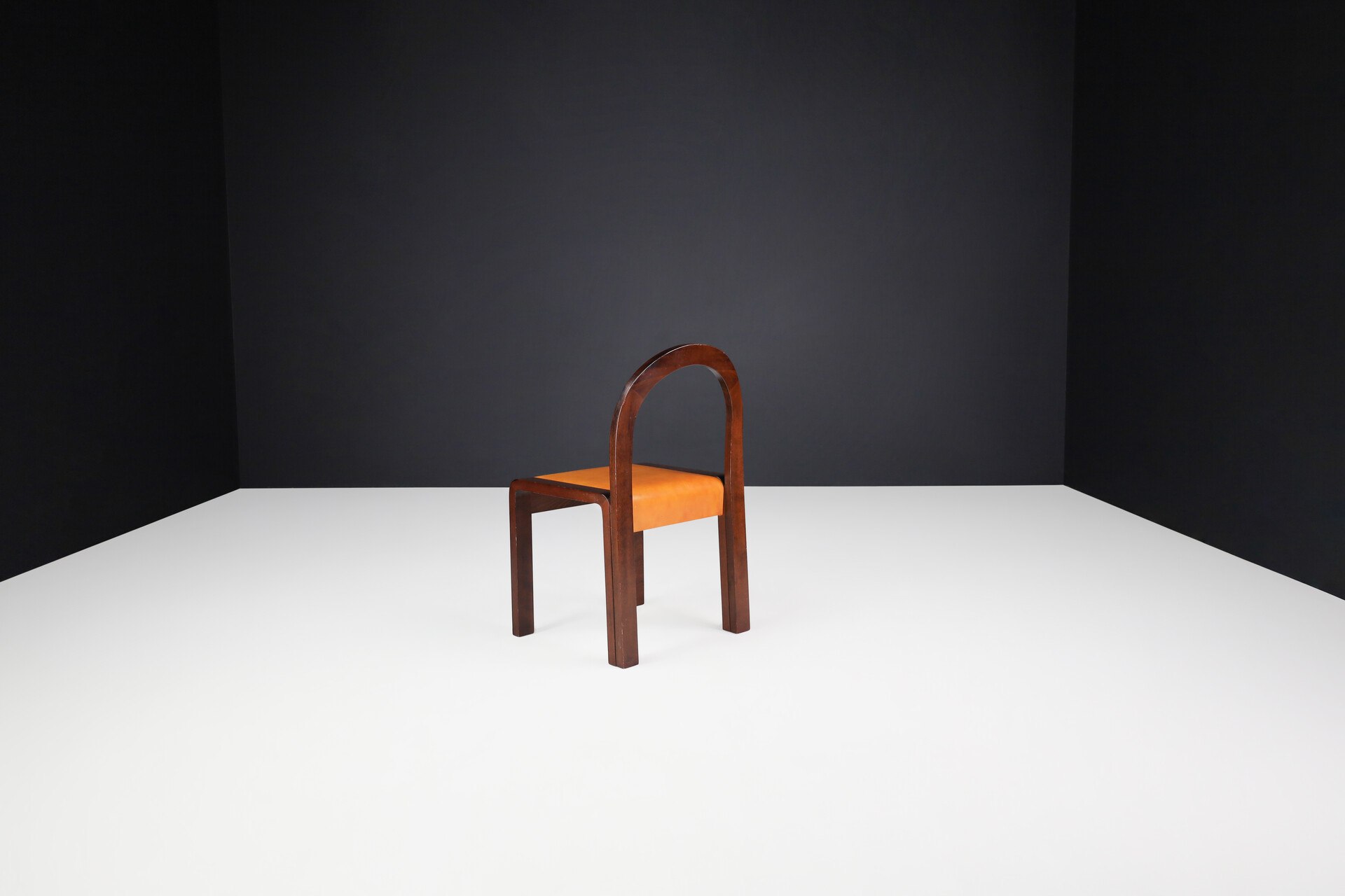 Mid century modern Gae Aulenti leather and wanut dining chairs, Italy 1960s Mid-20th century