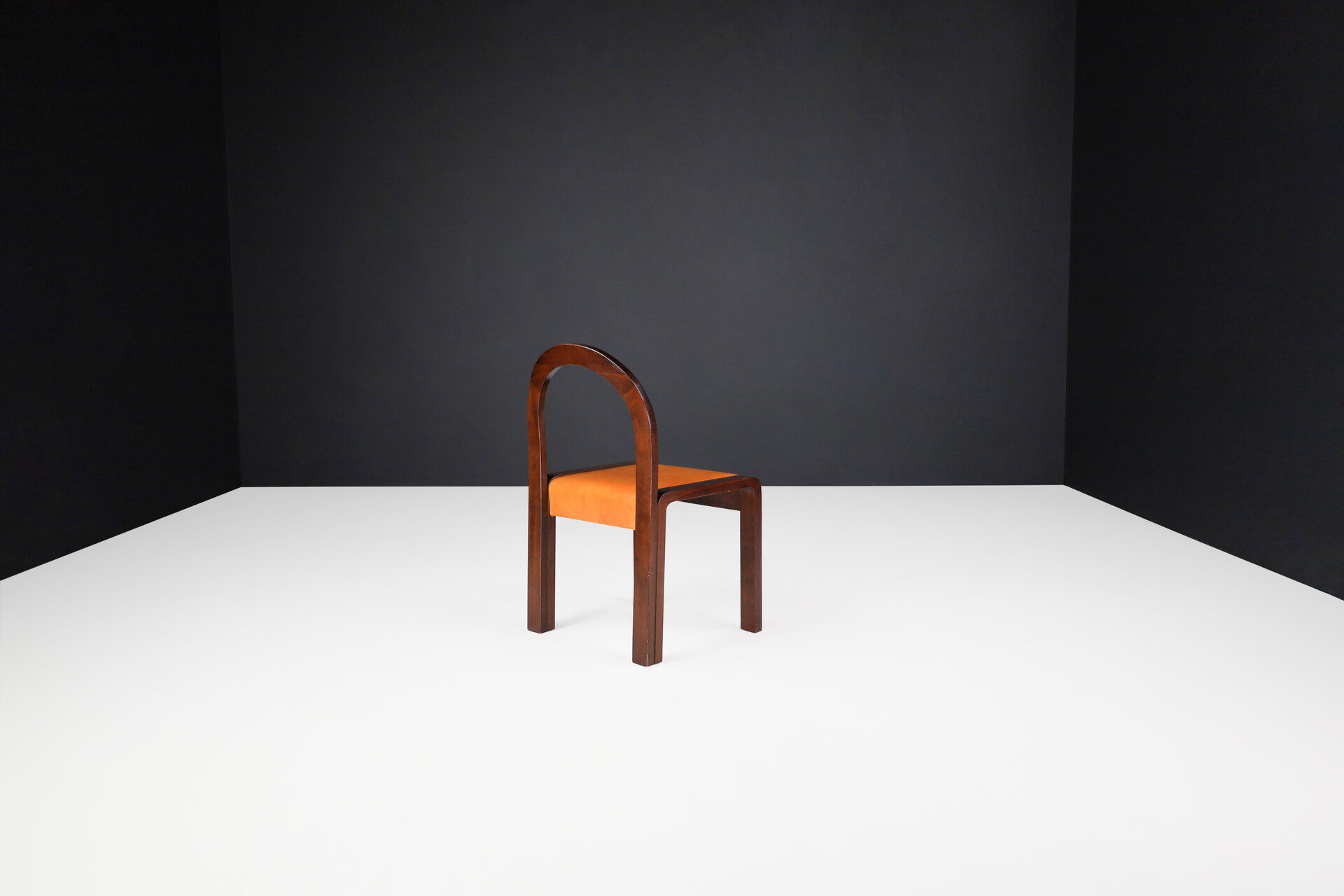 Mid century modern Gae Aulenti leather and wanut dining chairs, Italy 1960s Mid-20th century