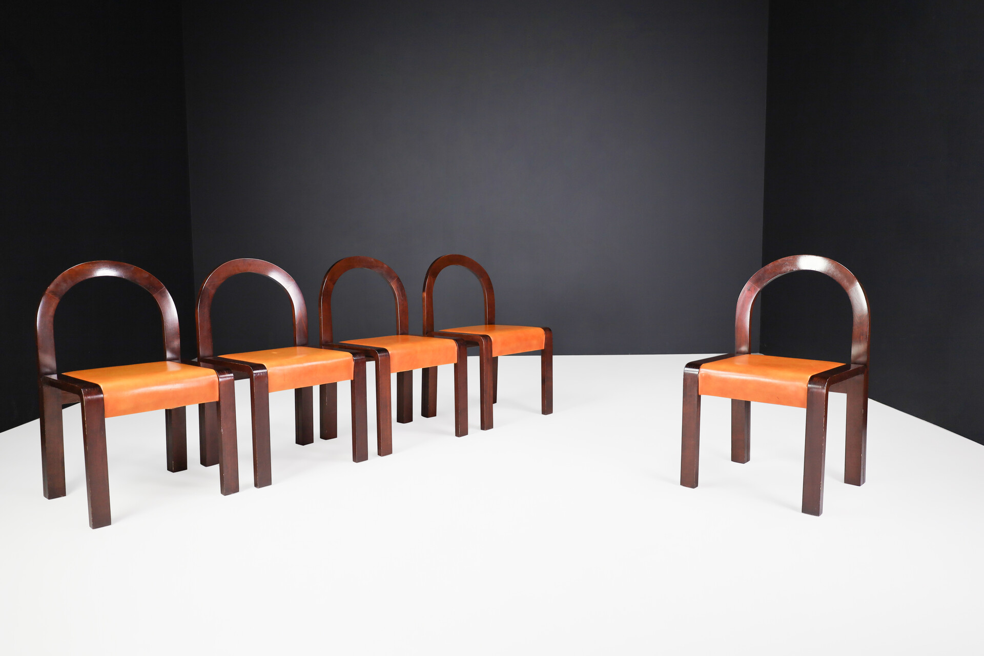Mid century modern Gae Aulenti leather and wanut dining chairs, Italy 1960s Mid-20th century