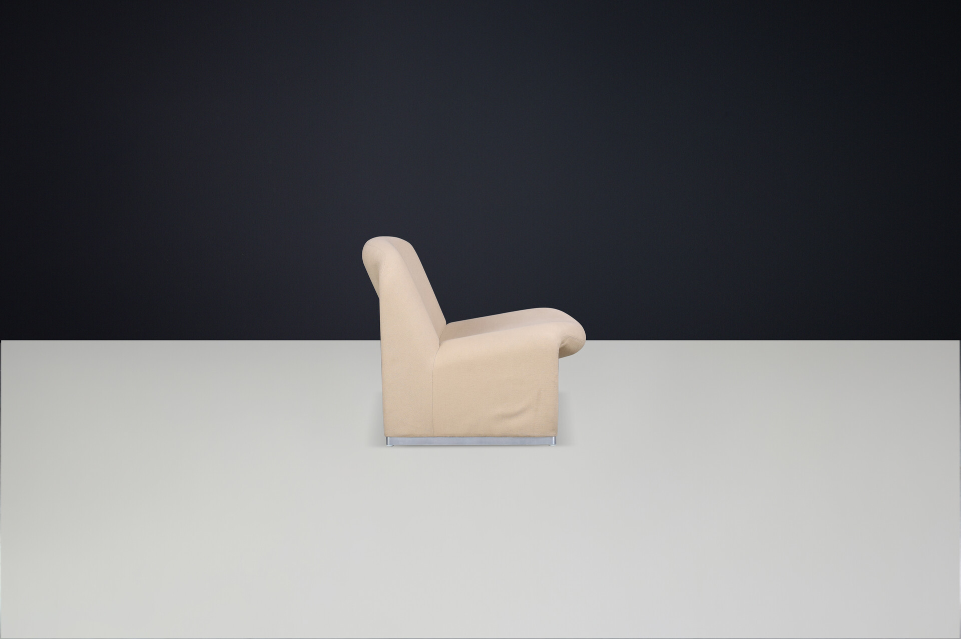 Mid century modern Giancarlo Piretti “Alky” Lounge Chair in Original Fabric, Italy, 1970s Late-20th century