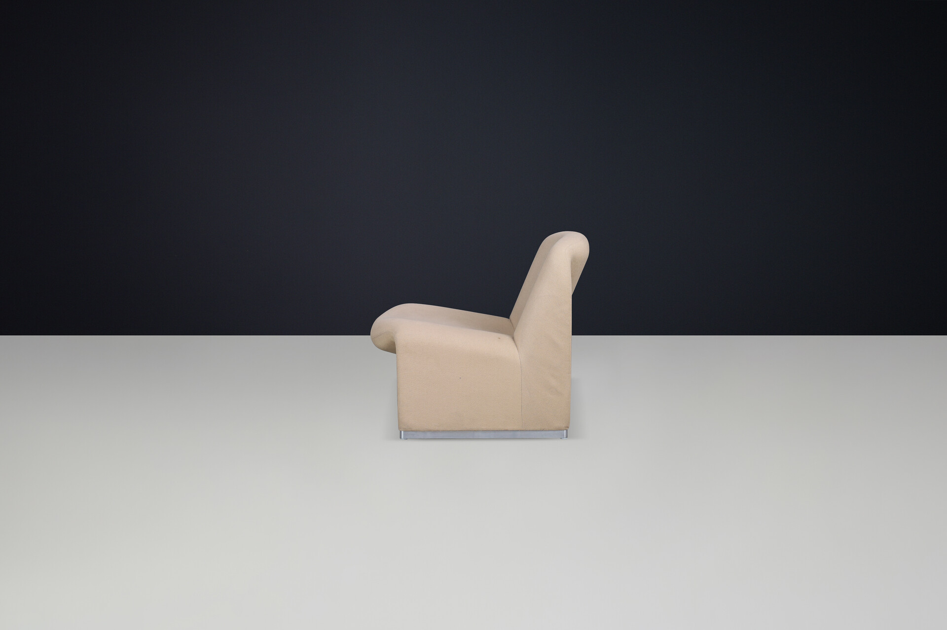 Mid century modern Giancarlo Piretti “Alky” Lounge Chair in Original Fabric, Italy, 1970s Late-20th century