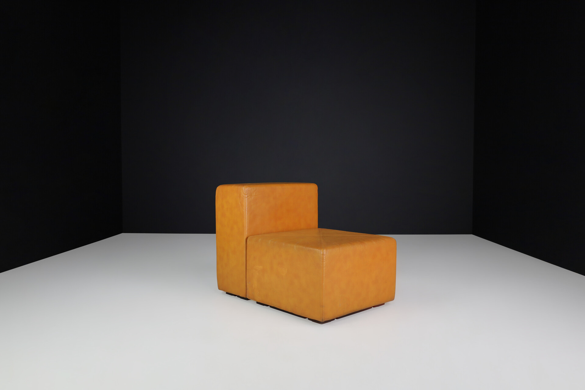 Mid century modern Giancarlo Piretti for Anonima Castelli Cognac Leather modular 'Sistema 61' sofa, Italy 1970s Late-20th century