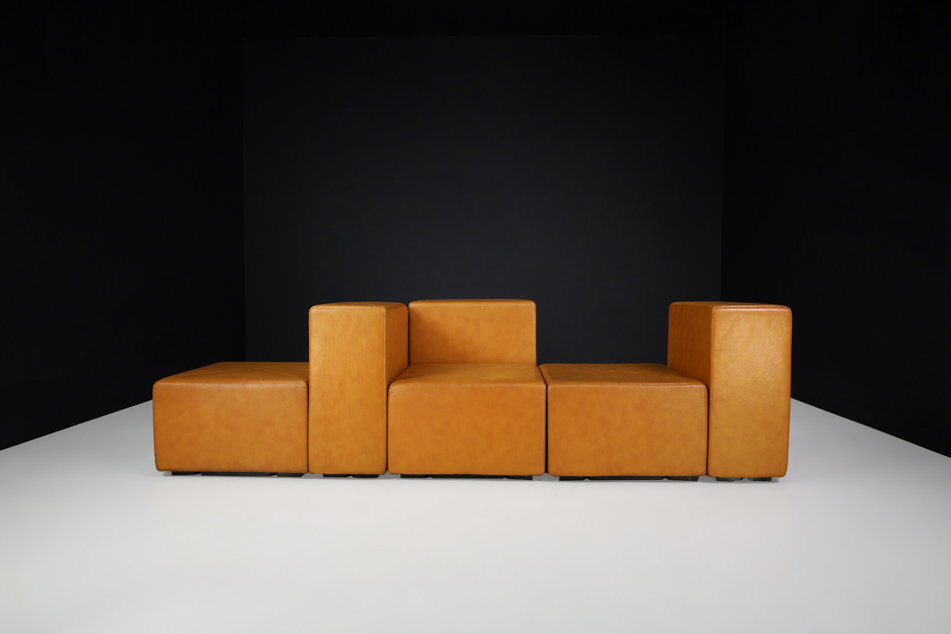 Mid century modern Giancarlo Piretti for Anonima Castelli Cognac Leather modular 'Sistema 61' sofa, Italy 1970s Late-20th century