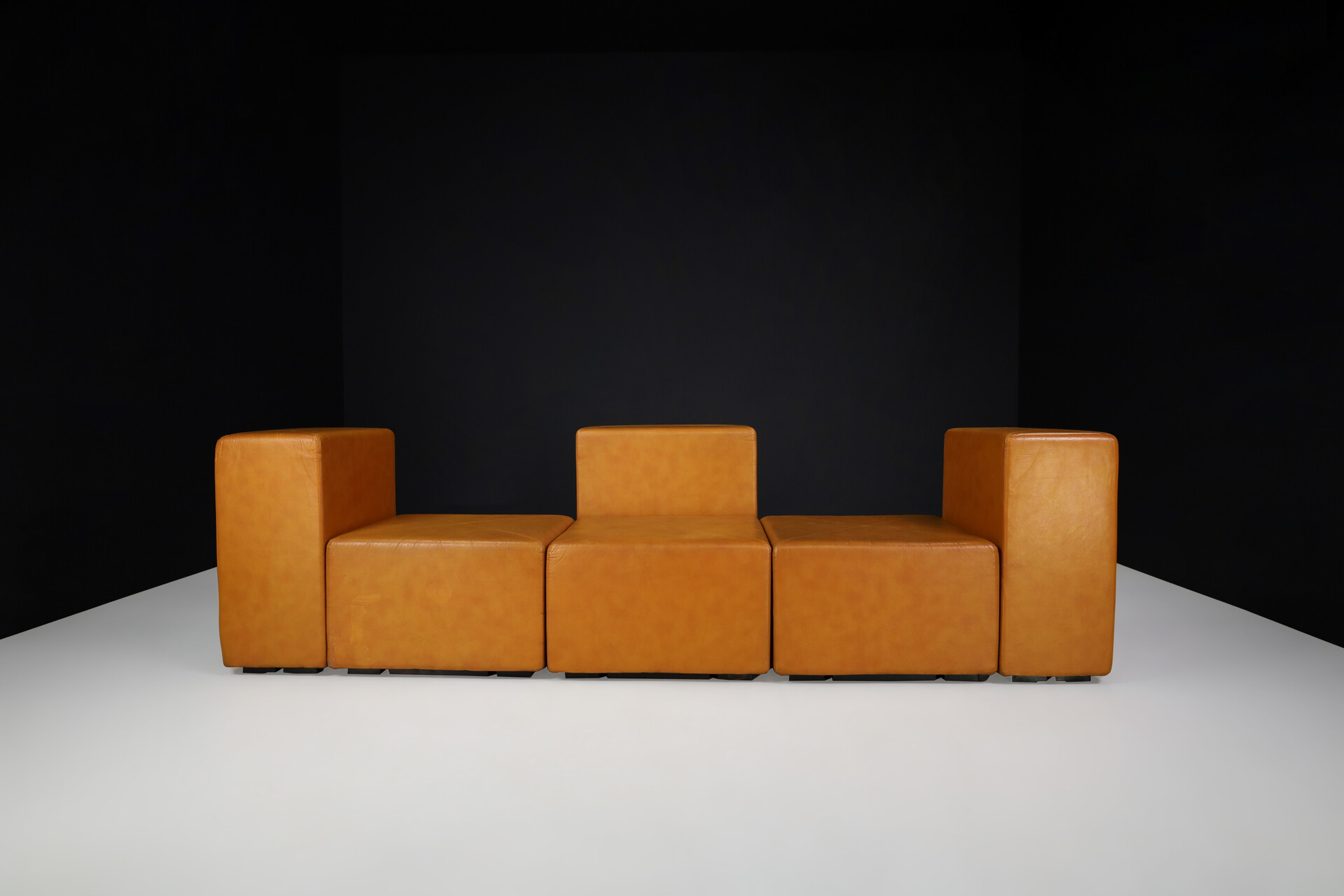 Mid century modern Giancarlo Piretti for Anonima Castelli Cognac Leather modular 'Sistema 61' sofa, Italy 1970s Late-20th century