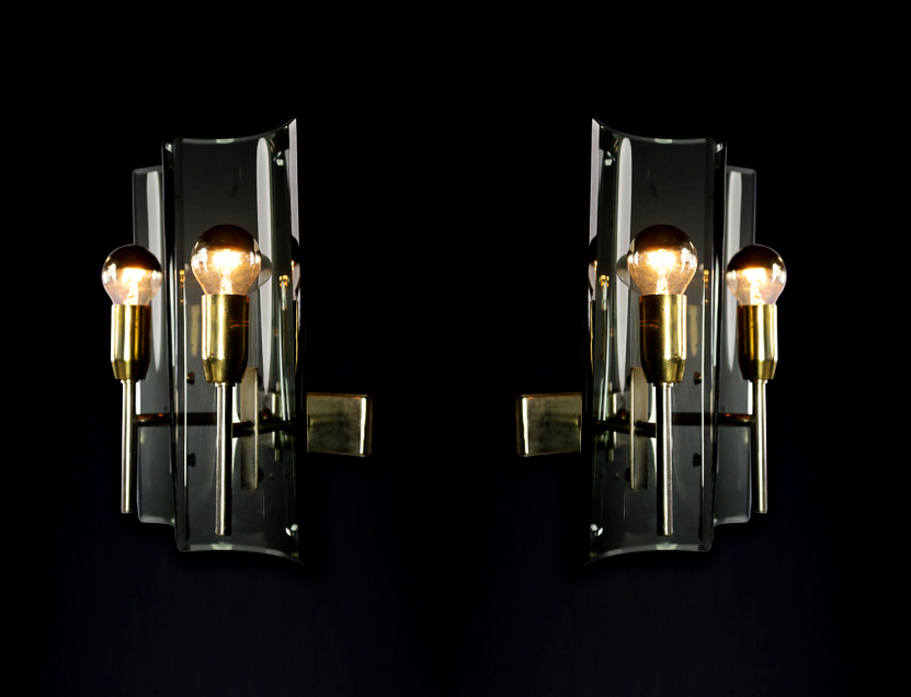 Mid century modern Gino Paroldo Sconces in Brass and Curved Glass, Italy 1950s Mid-20th century