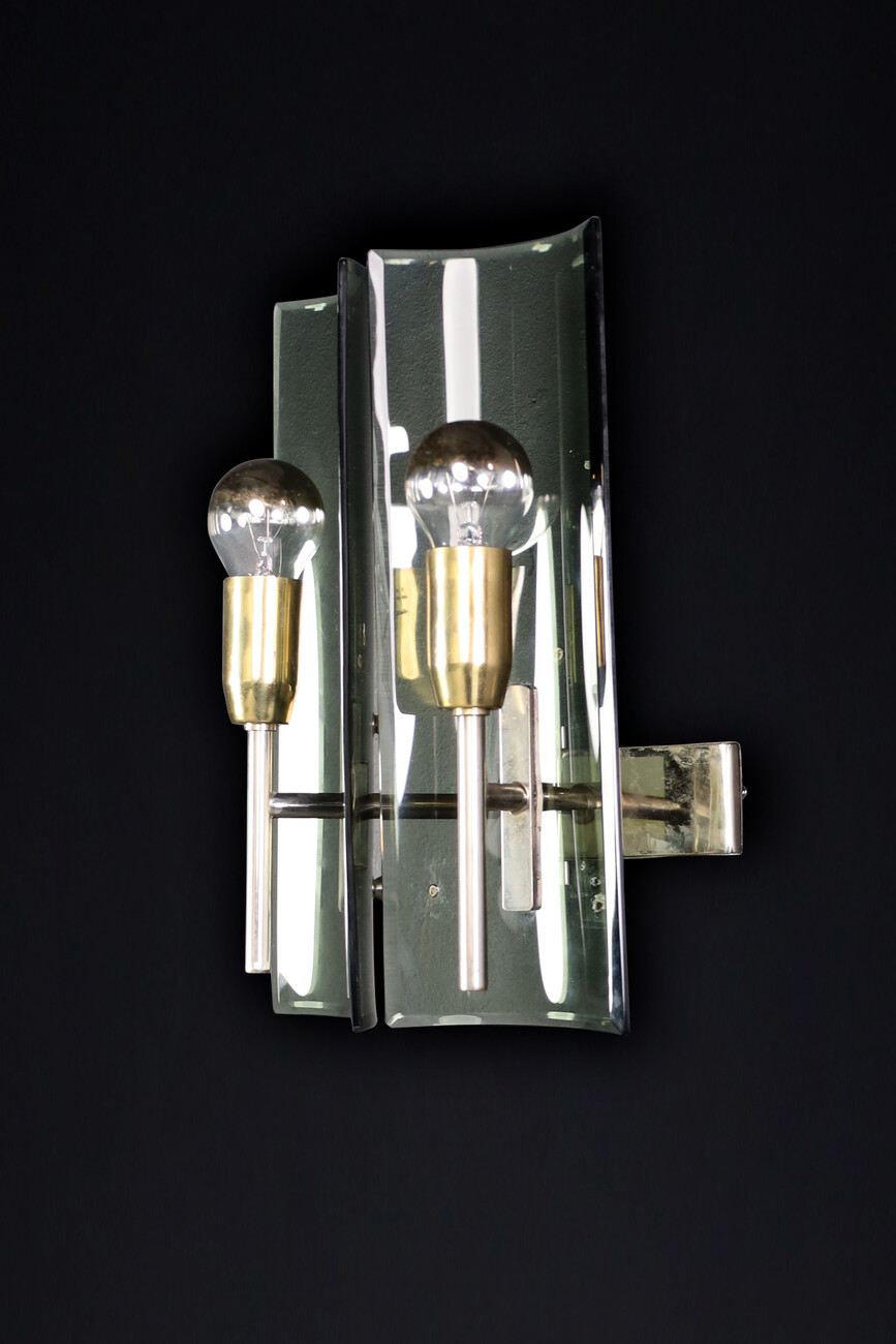Mid century modern Gino Paroldo Sconces in Brass and Curved Glass, Italy 1950s Mid-20th century