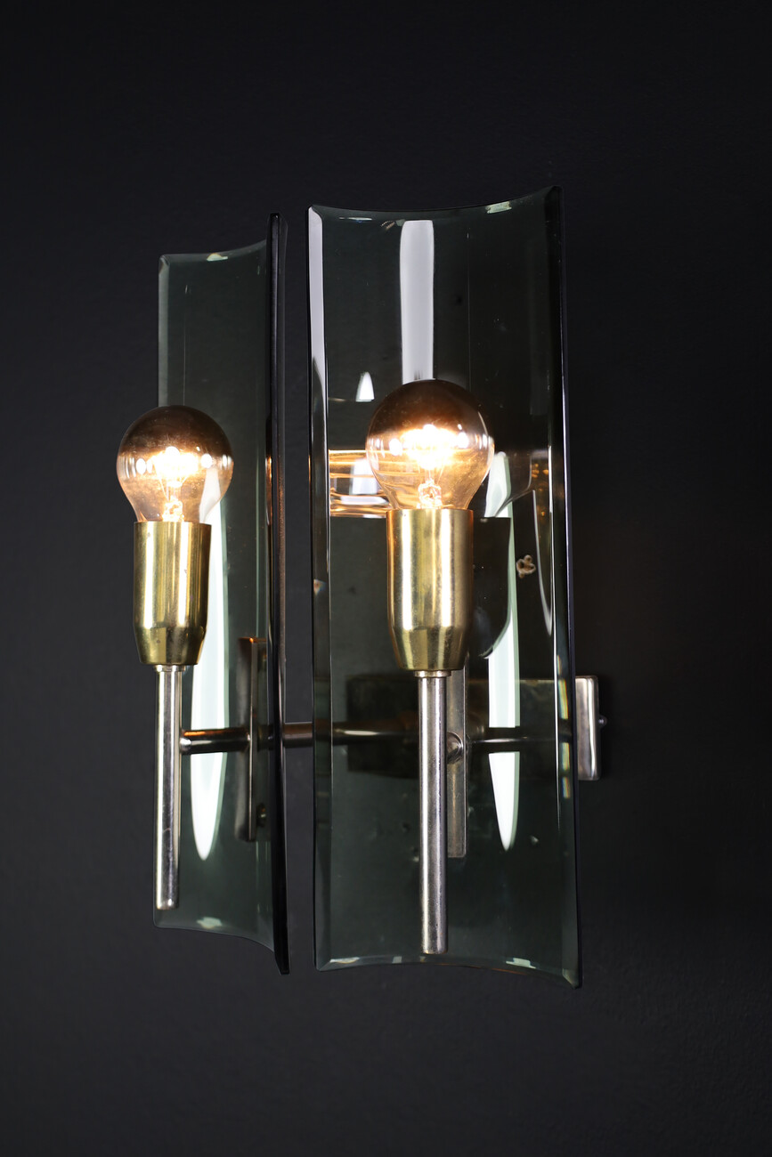 Mid century modern Gino Paroldo Sconces in Brass and Curved Glass, Italy 1950s Mid-20th century