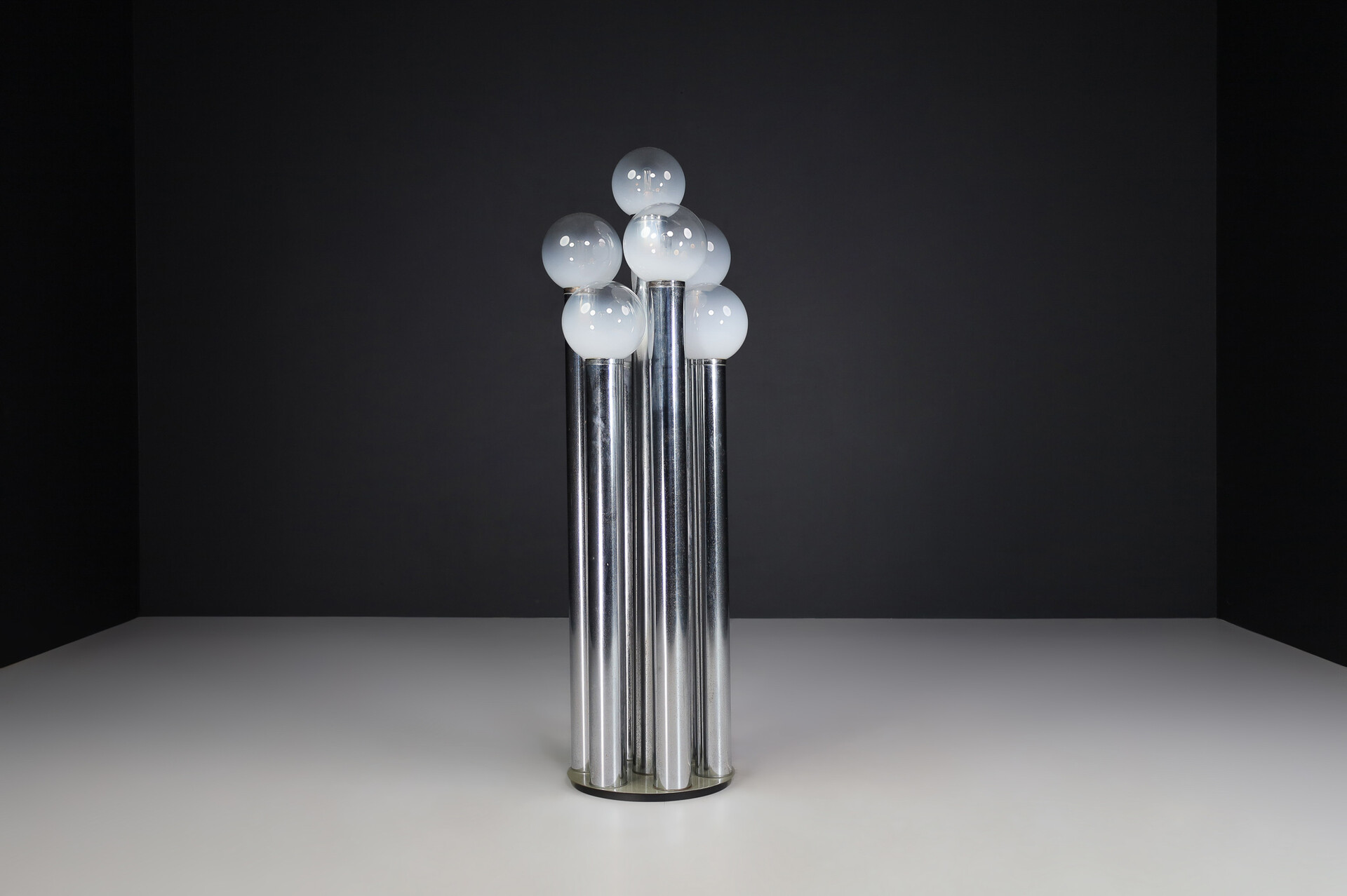 Mid century modern Goffredo Reggiani Floor Lamp with Chrome and frosted glass globes , Italy 1970s Late-20th century
