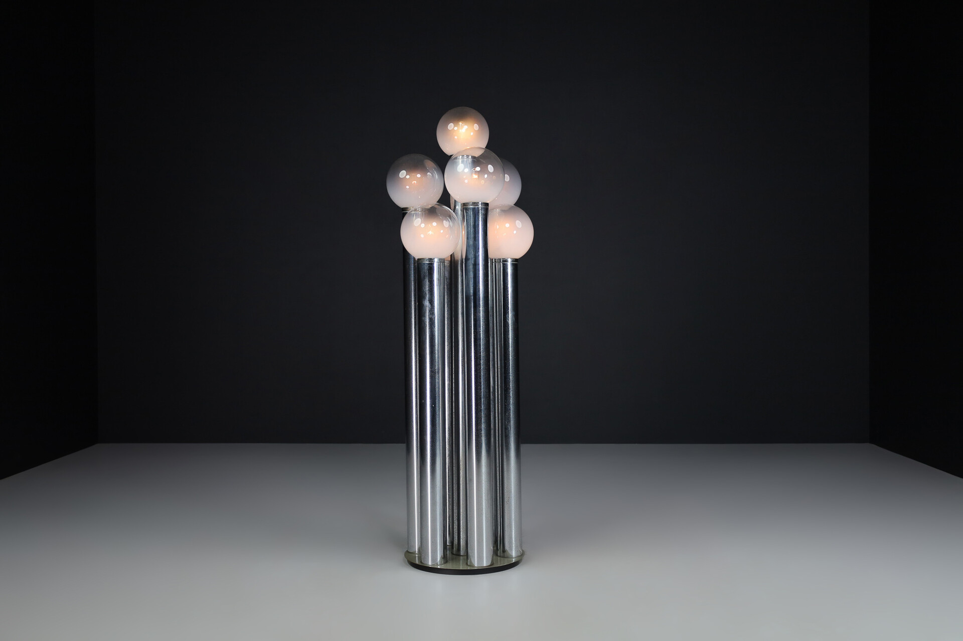 Mid century modern Goffredo Reggiani Floor Lamp with Chrome and frosted glass globes , Italy 1970s Late-20th century