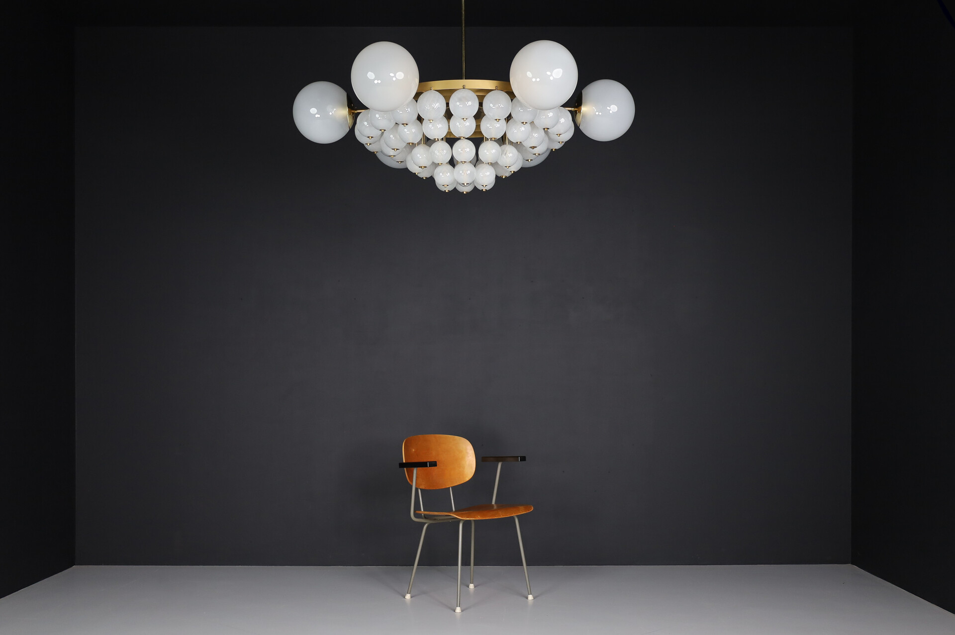Mid century modern Grand Bohemian Chandelier with Brass Fixture & Hand-blowed Frosted Glass Globes 1960s Mid-20th century