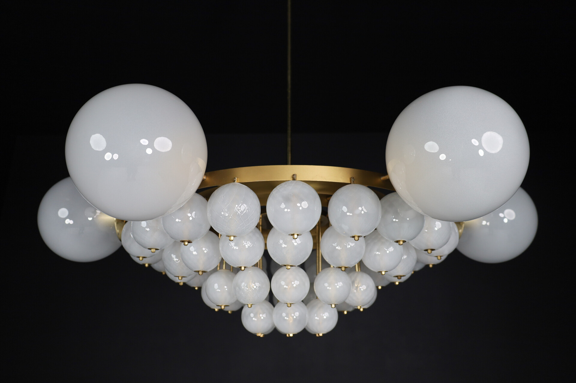 Mid century modern Grand Bohemian Chandelier with Brass Fixture & Hand-blowed Frosted Glass Globes 1960s Mid-20th century
