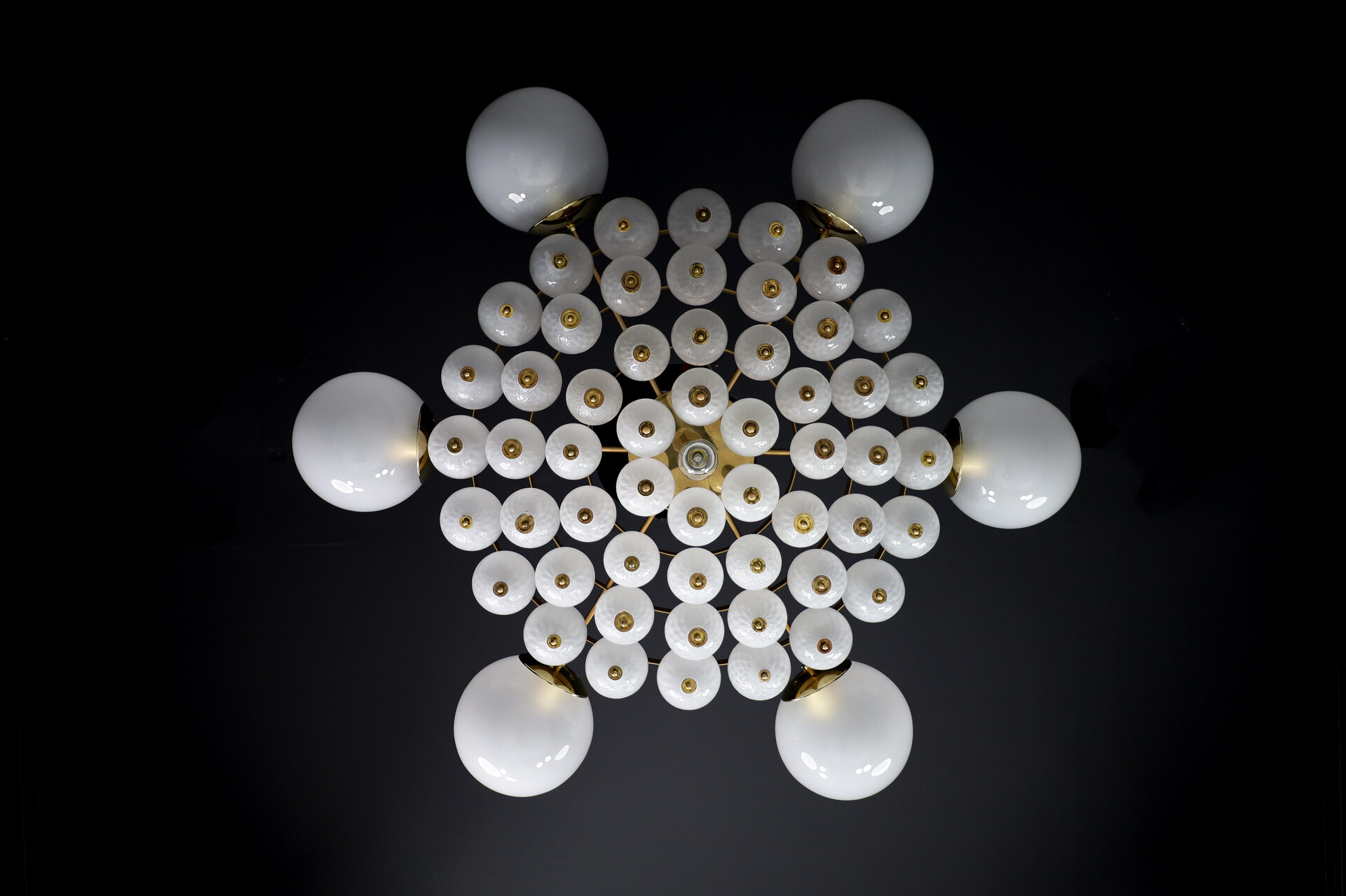 Mid century modern Grand Bohemian Chandelier with Brass Fixture & Hand-blowed Frosted Glass Globes 1960s Mid-20th century