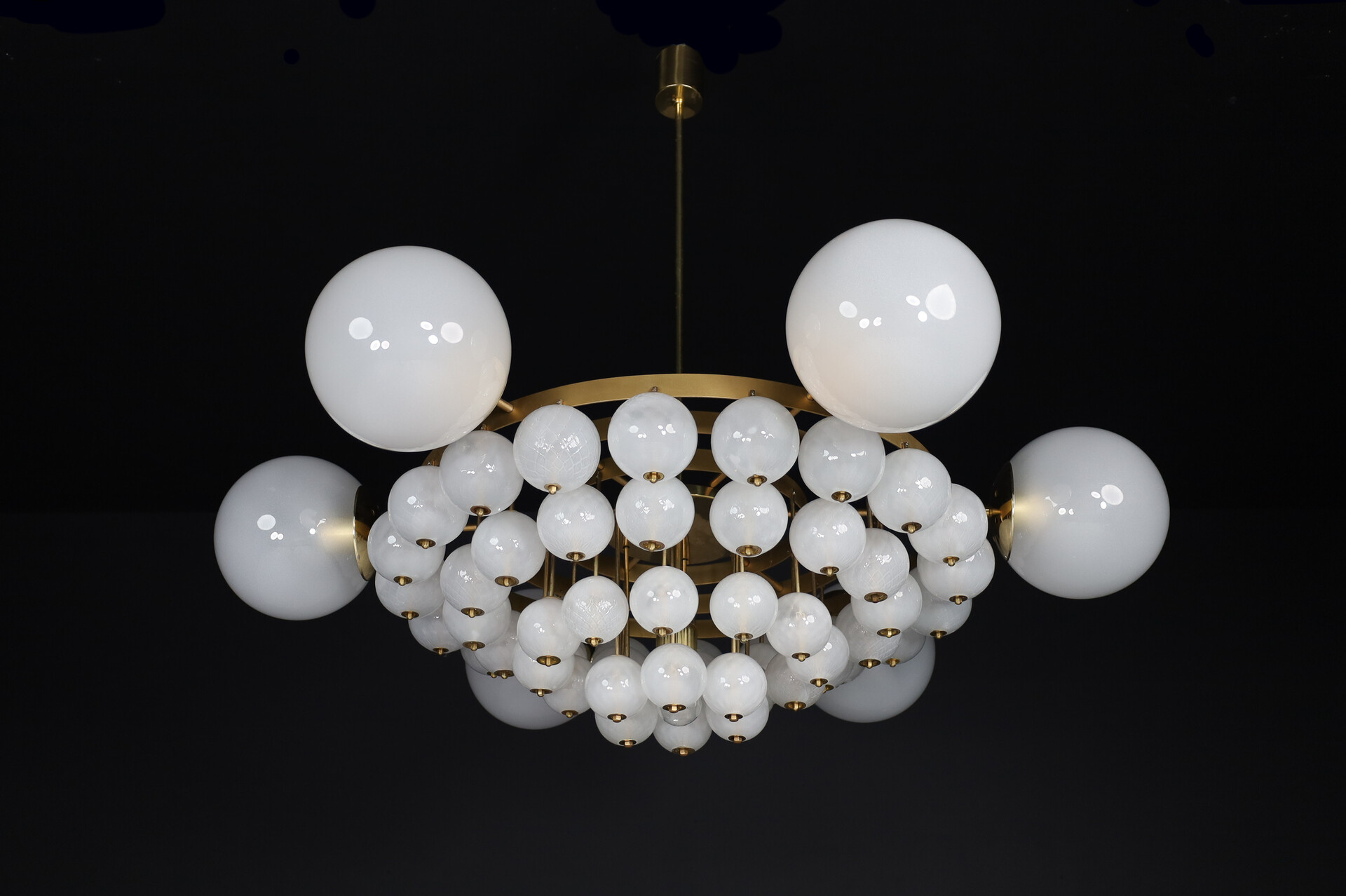 Mid century modern Grand Bohemian Chandelier with Brass Fixture & Hand-blowed Frosted Glass Globes 1960s Mid-20th century