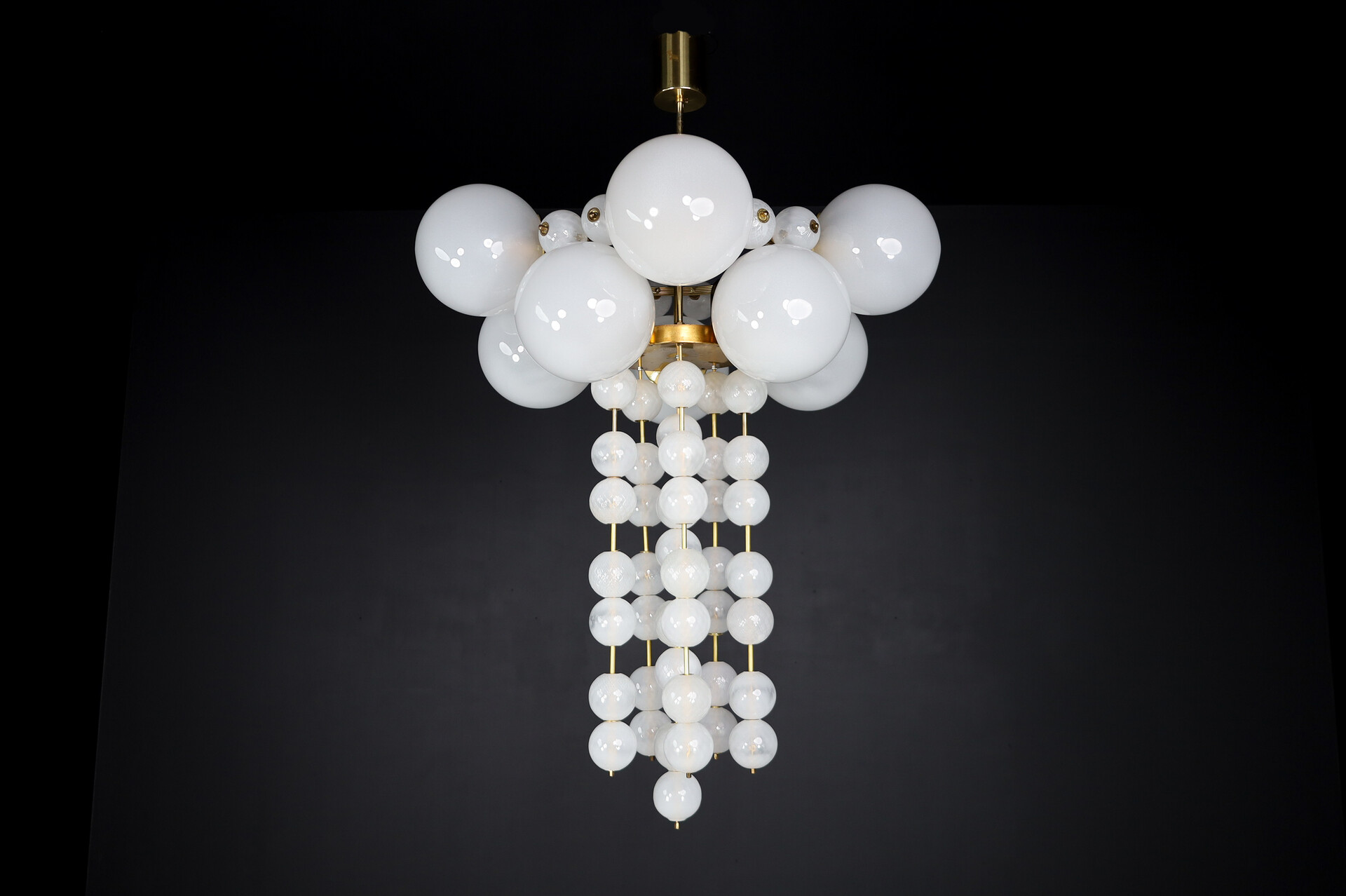 Mid century modern Grand Bohemian Chandeliers With Brass Fixture And Hand-Blowed Frosted Glass Globes, 1960s Mid-20th century