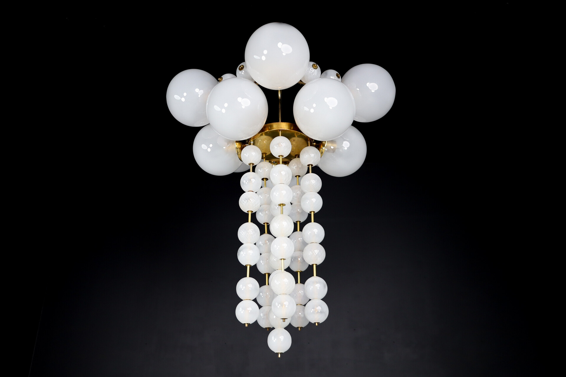 Mid century modern Grand Bohemian Chandeliers With Brass Fixture And Hand-Blowed Frosted Glass Globes, 1960s Mid-20th century