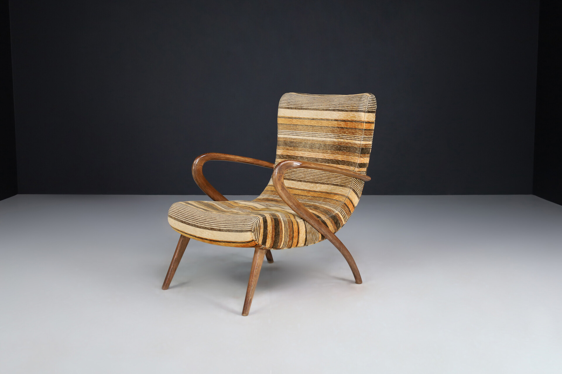 Mid century modern Guglielmo Ulrich Lounge Chairs in original upholstery, Italy 1950s Mid-20th century